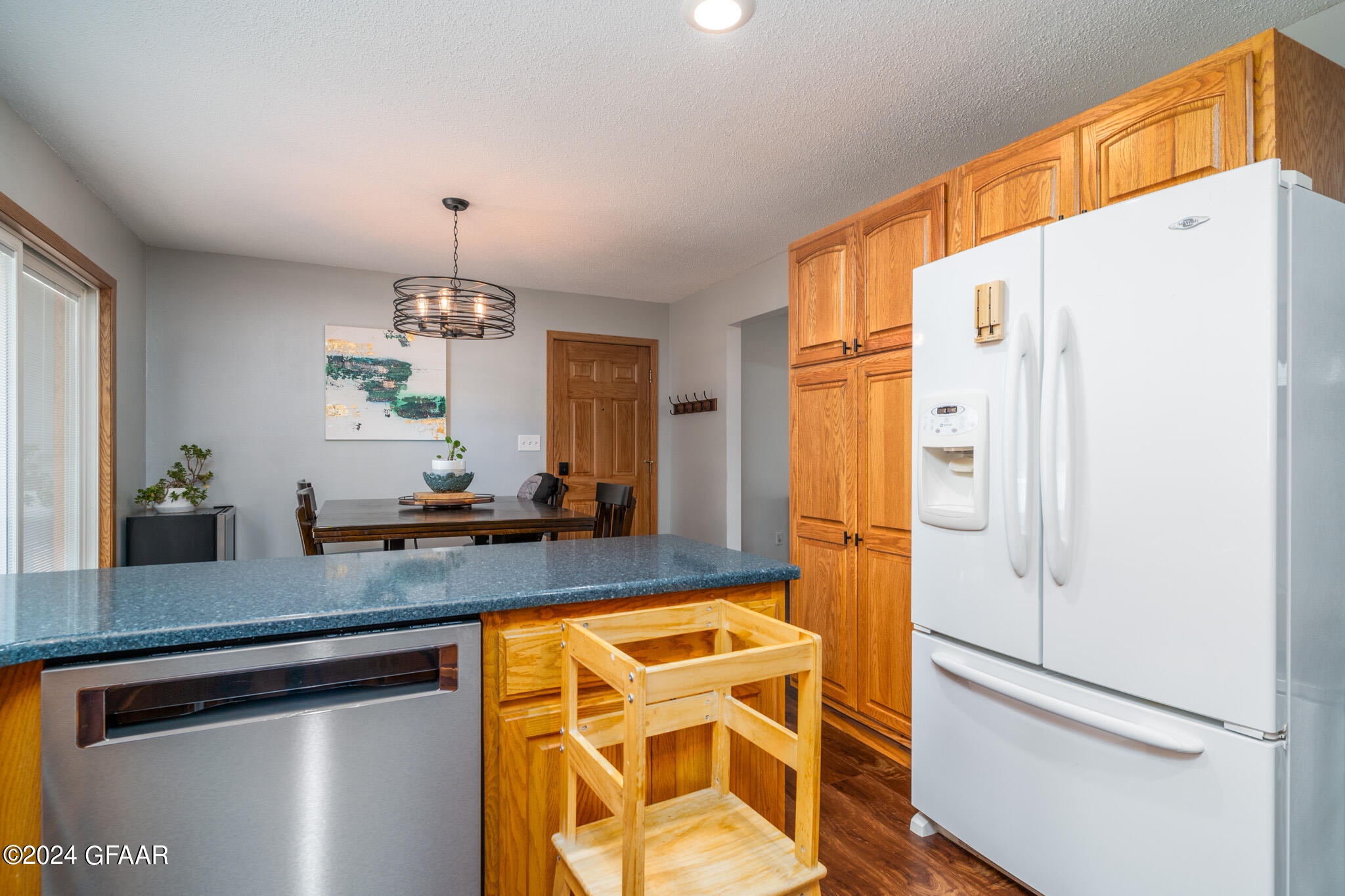 2102 SUMMERSET Court