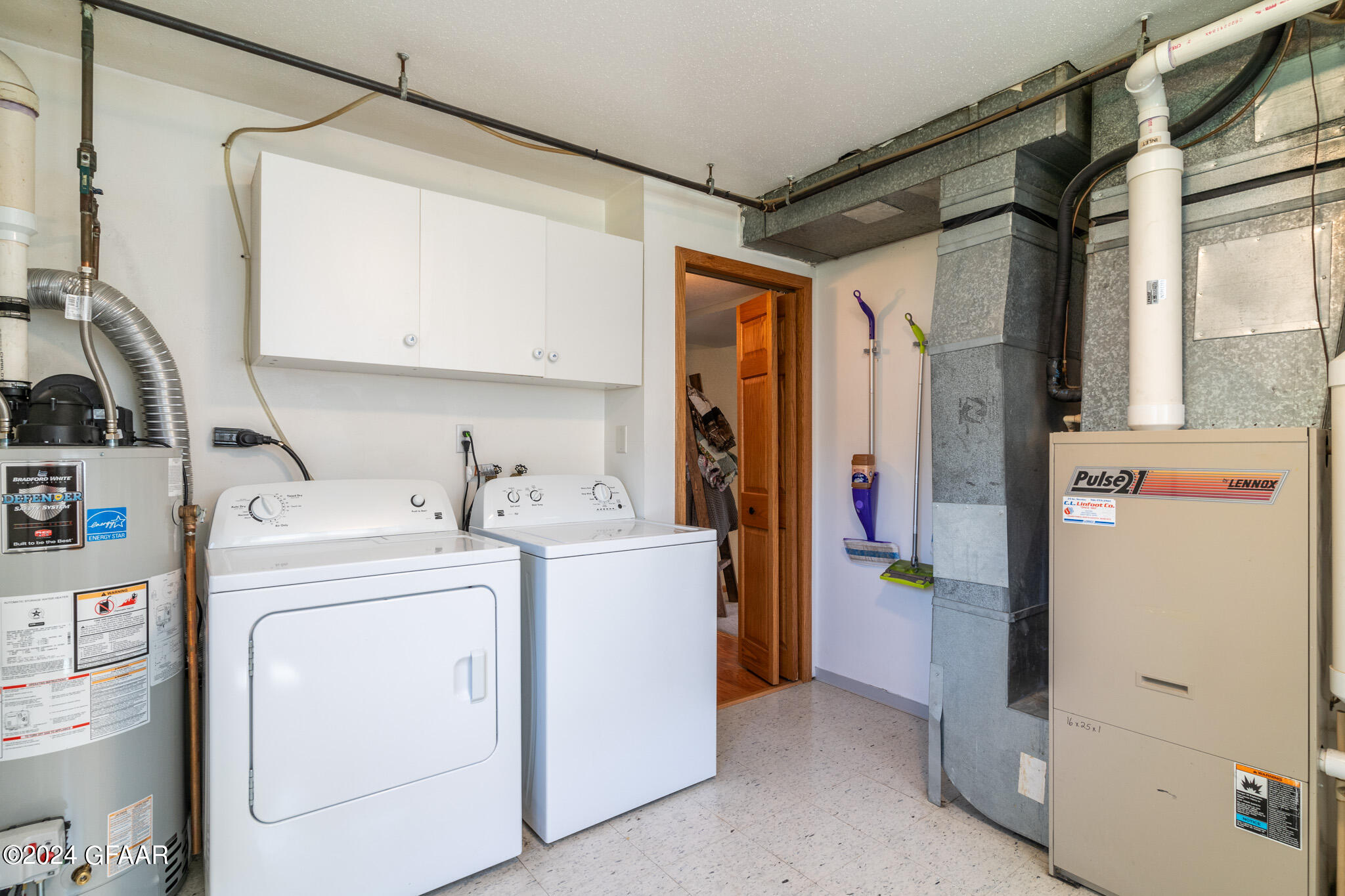 2102 SUMMERSET Court