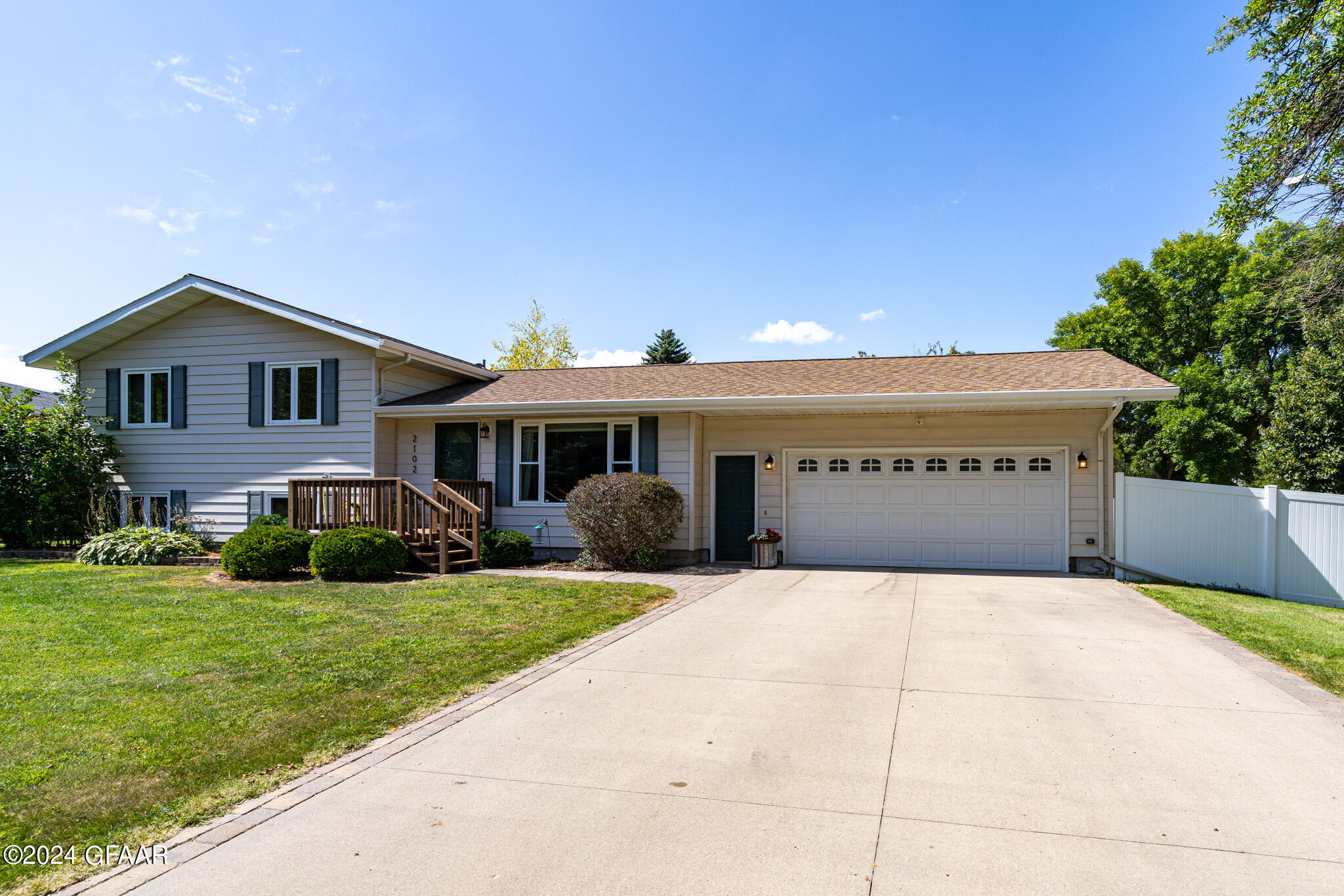 2102 SUMMERSET Court