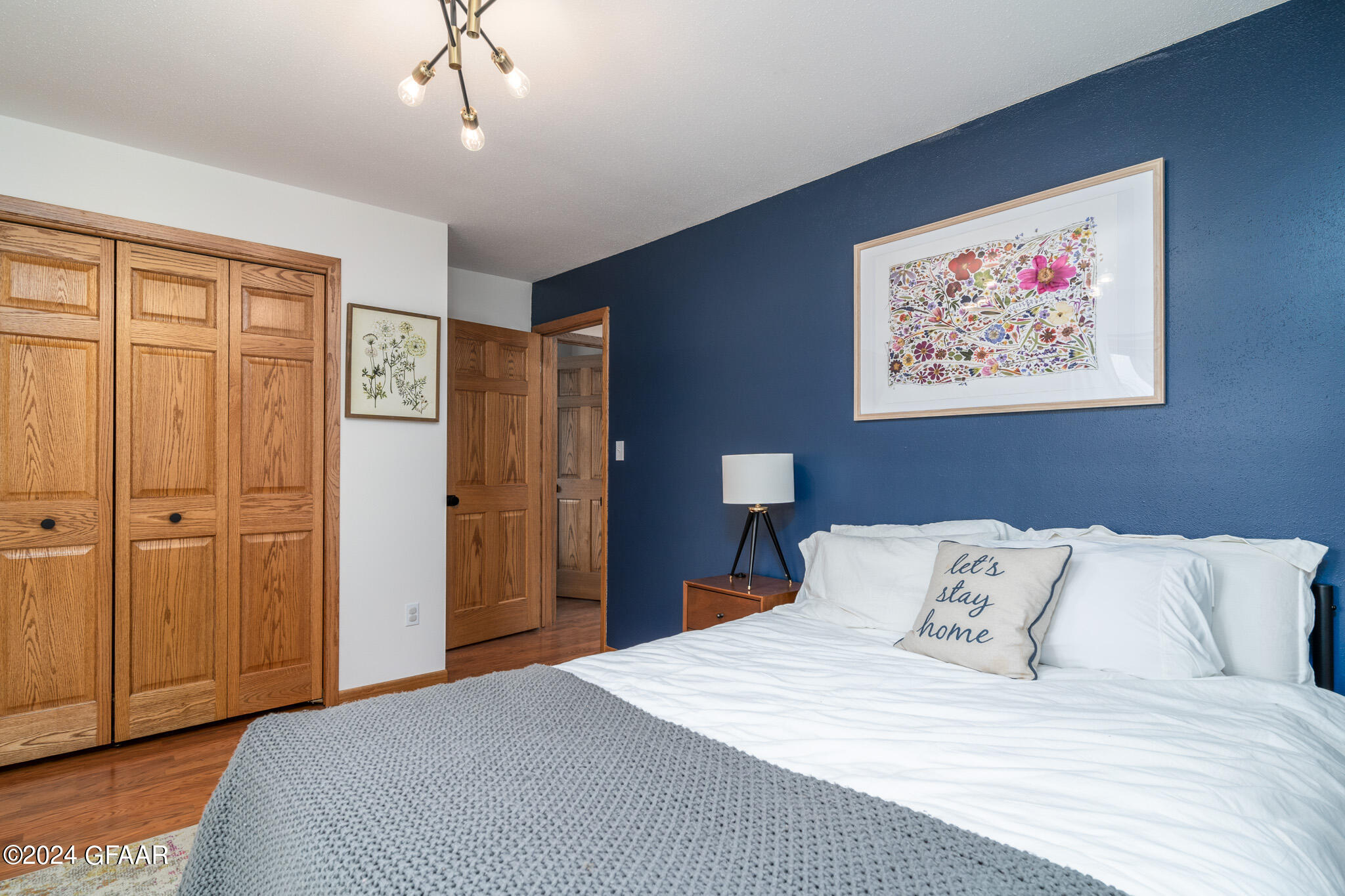 2102 SUMMERSET Court