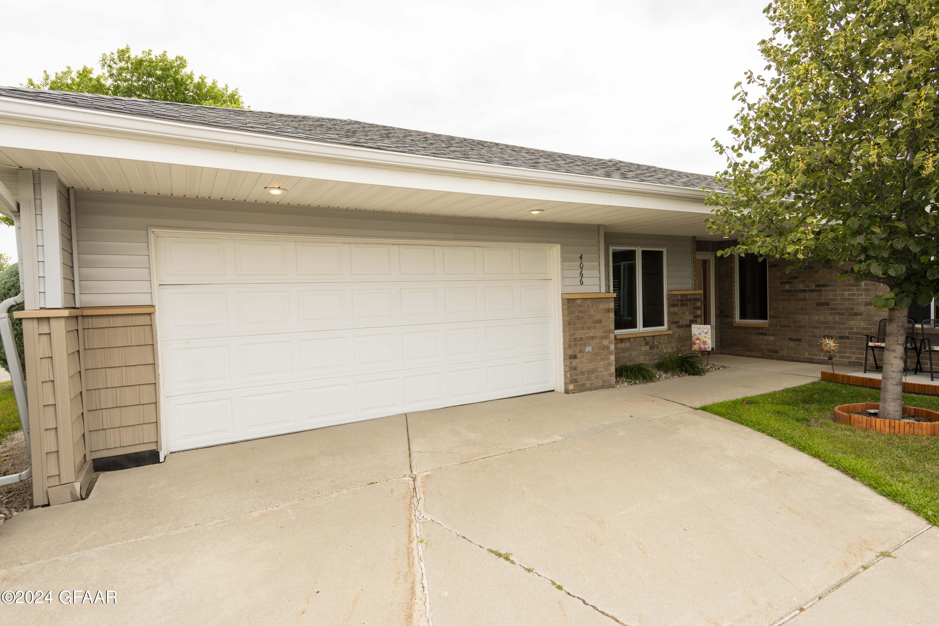 4066 LARK Circle