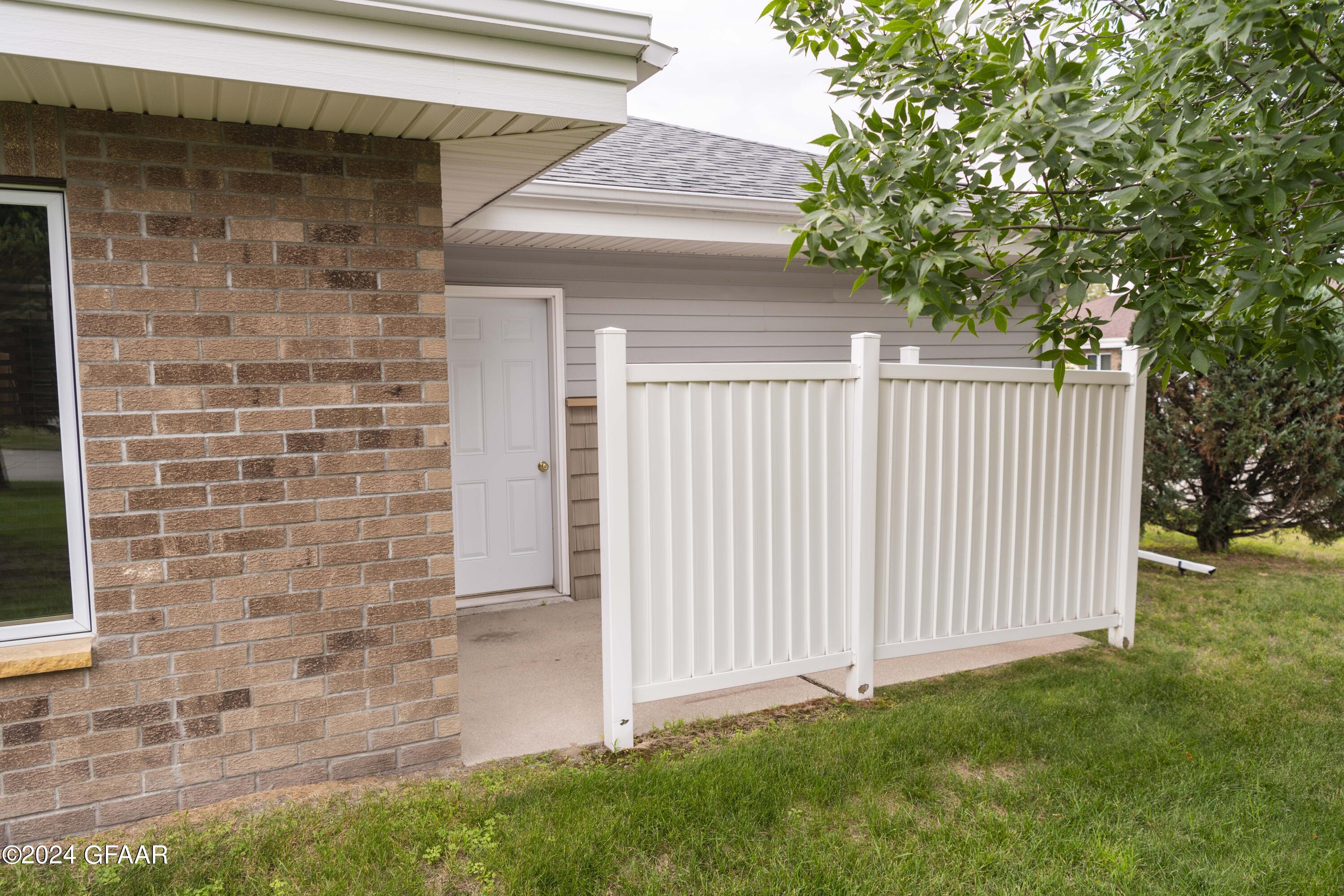 4066 LARK Circle