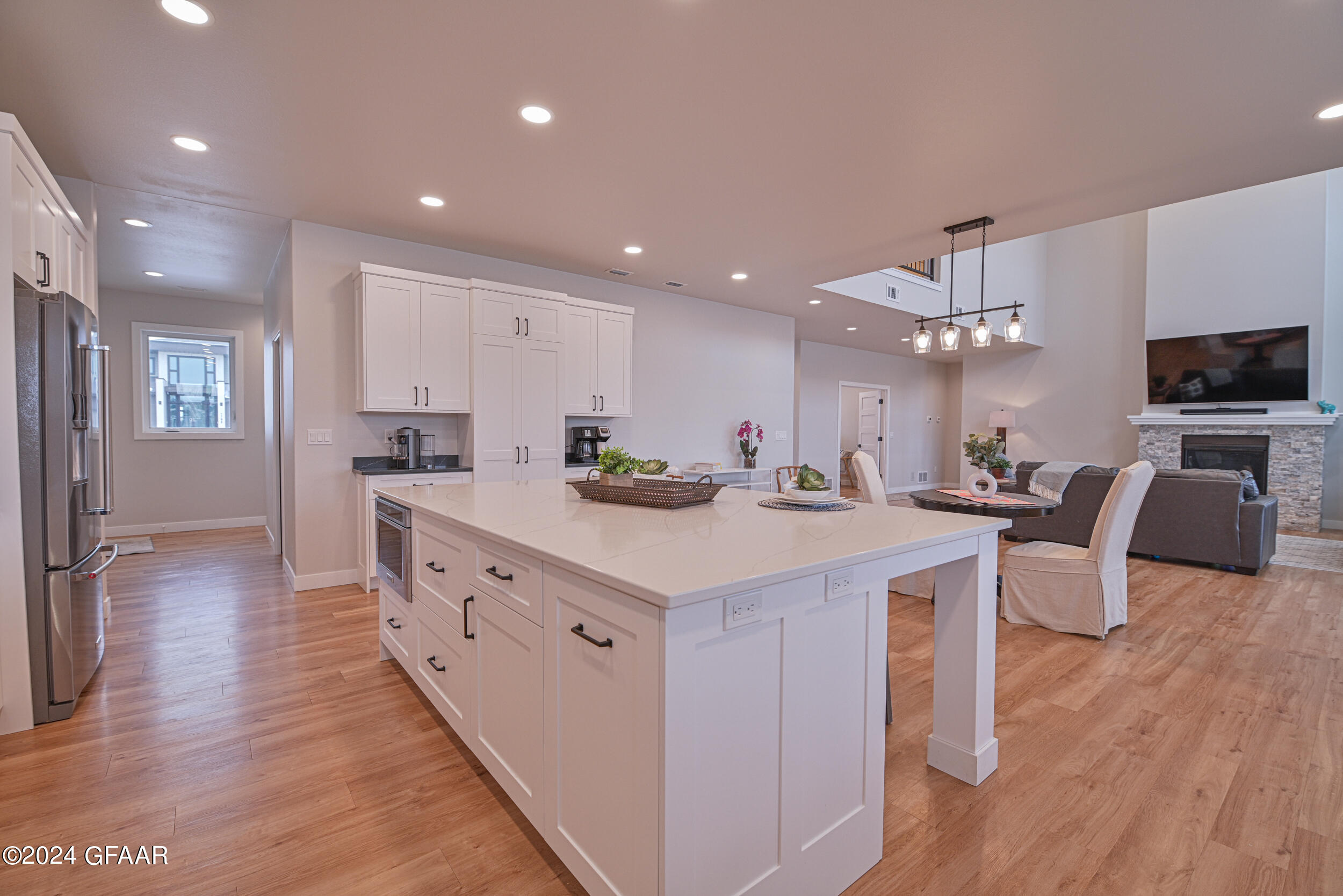 1800 KINGS VIEW Drive