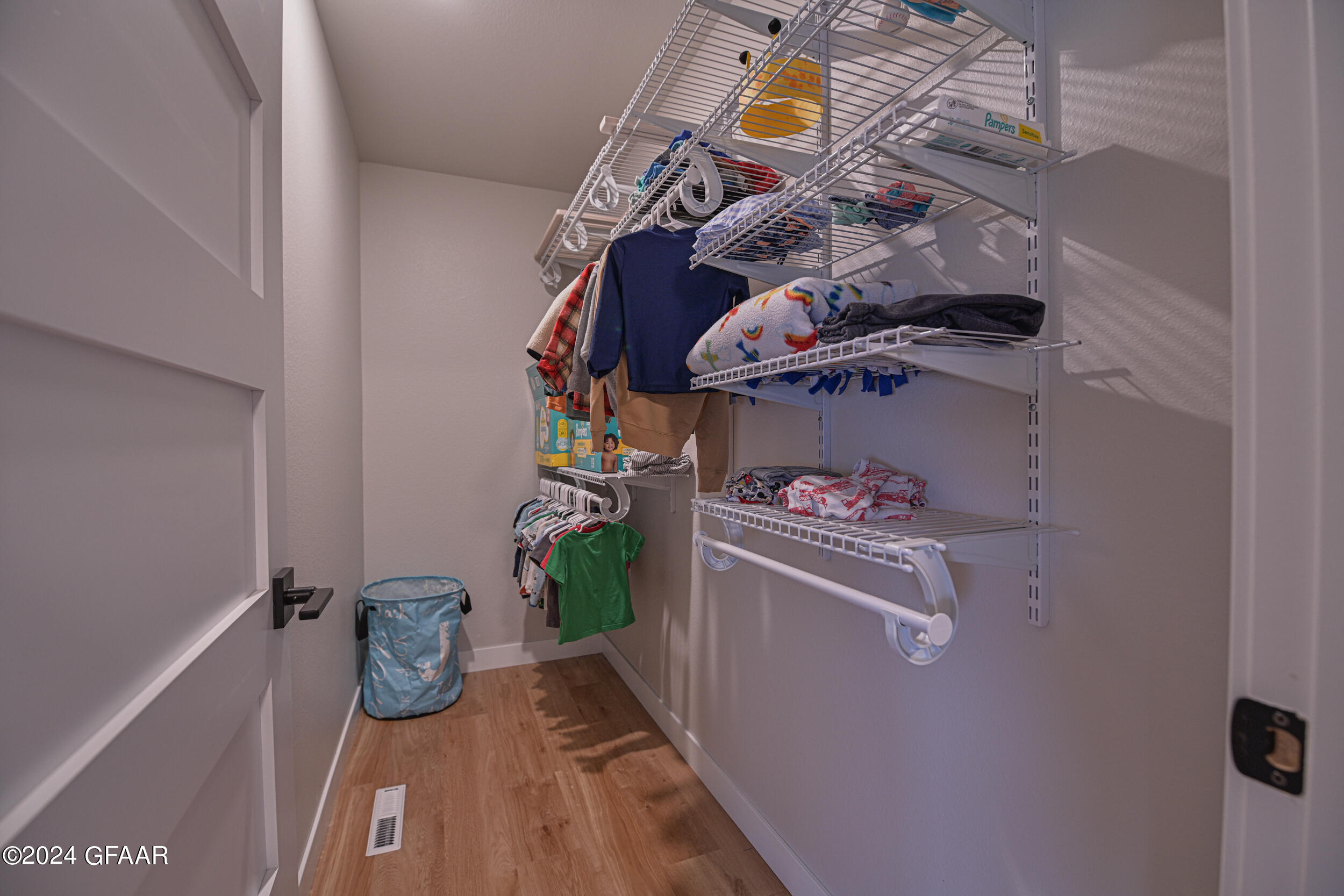 1800 KINGS VIEW Drive