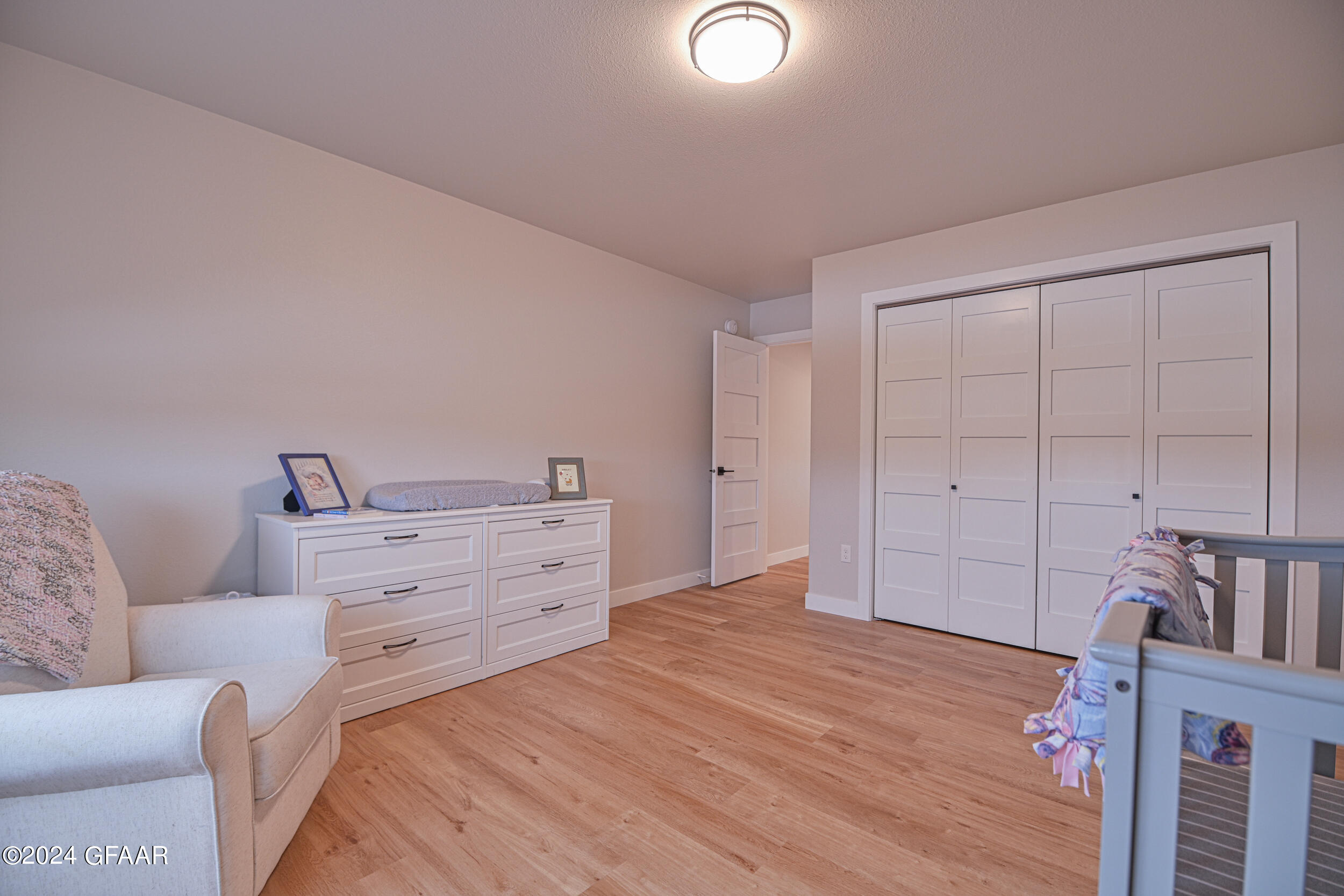 1800 KINGS VIEW Drive