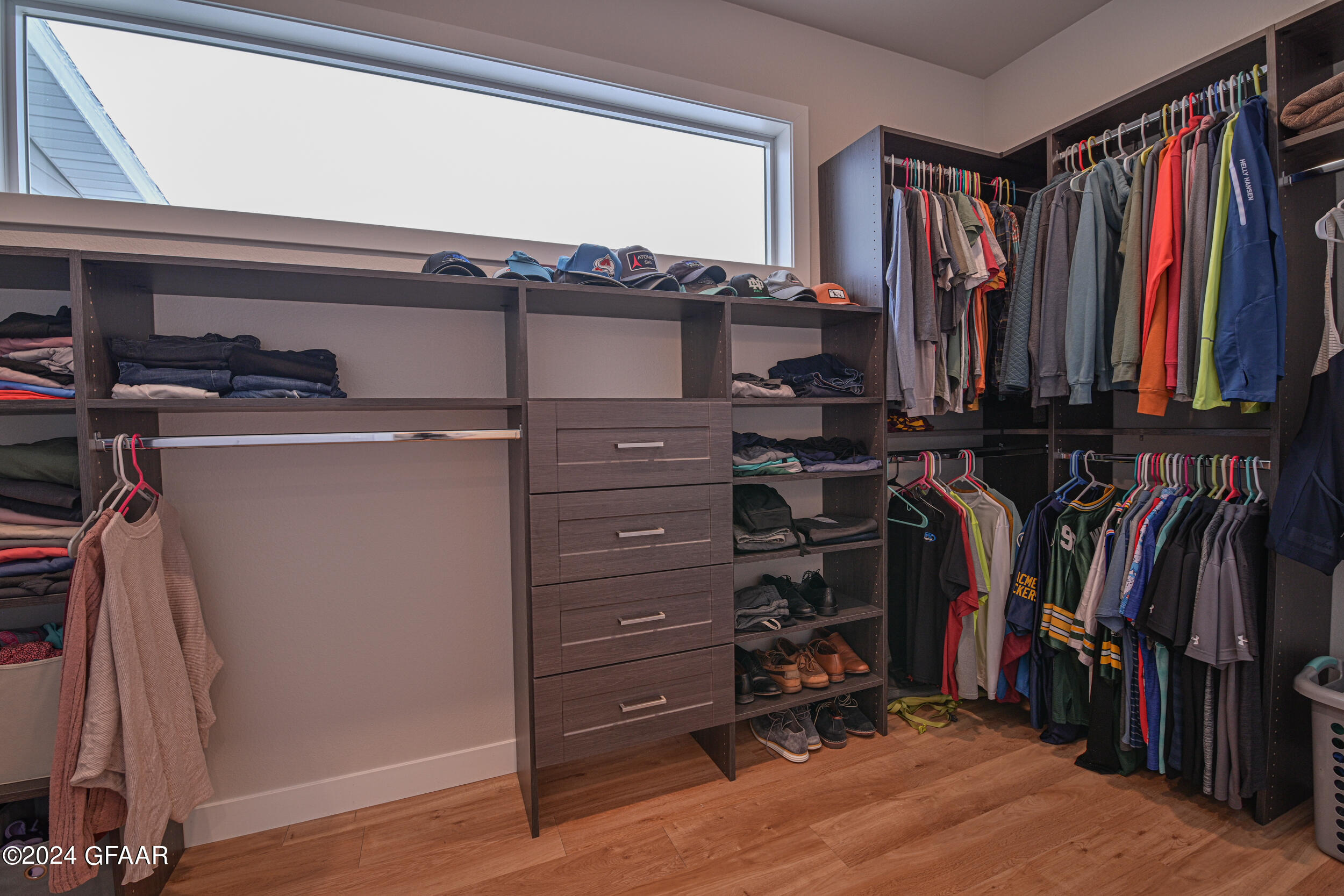 1800 KINGS VIEW Drive