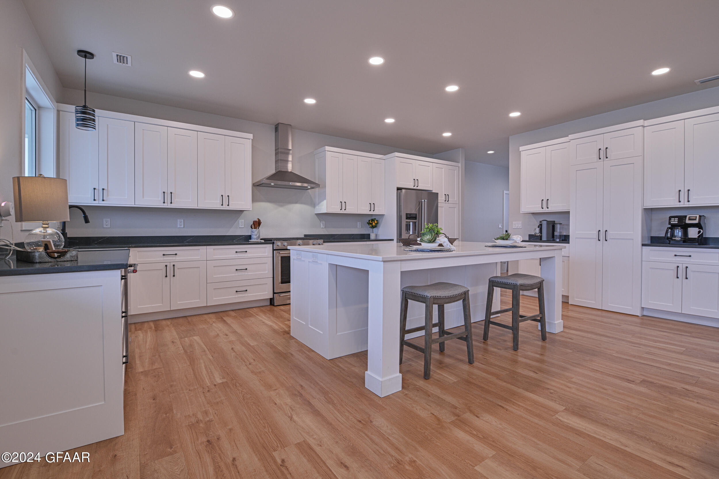 1800 KINGS VIEW Drive