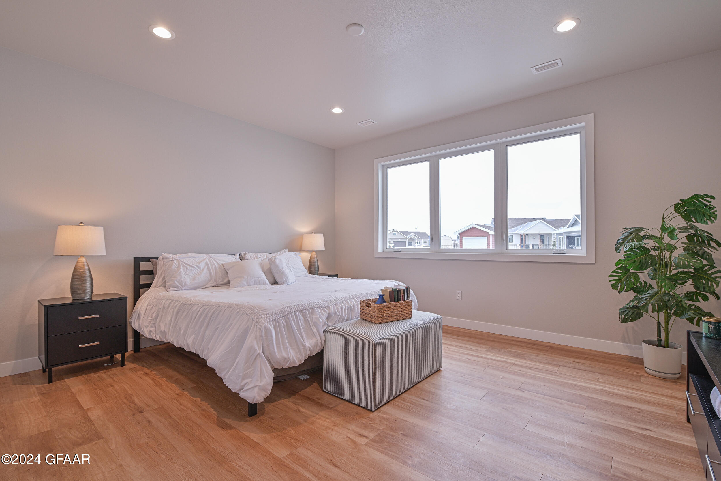 1800 KINGS VIEW Drive