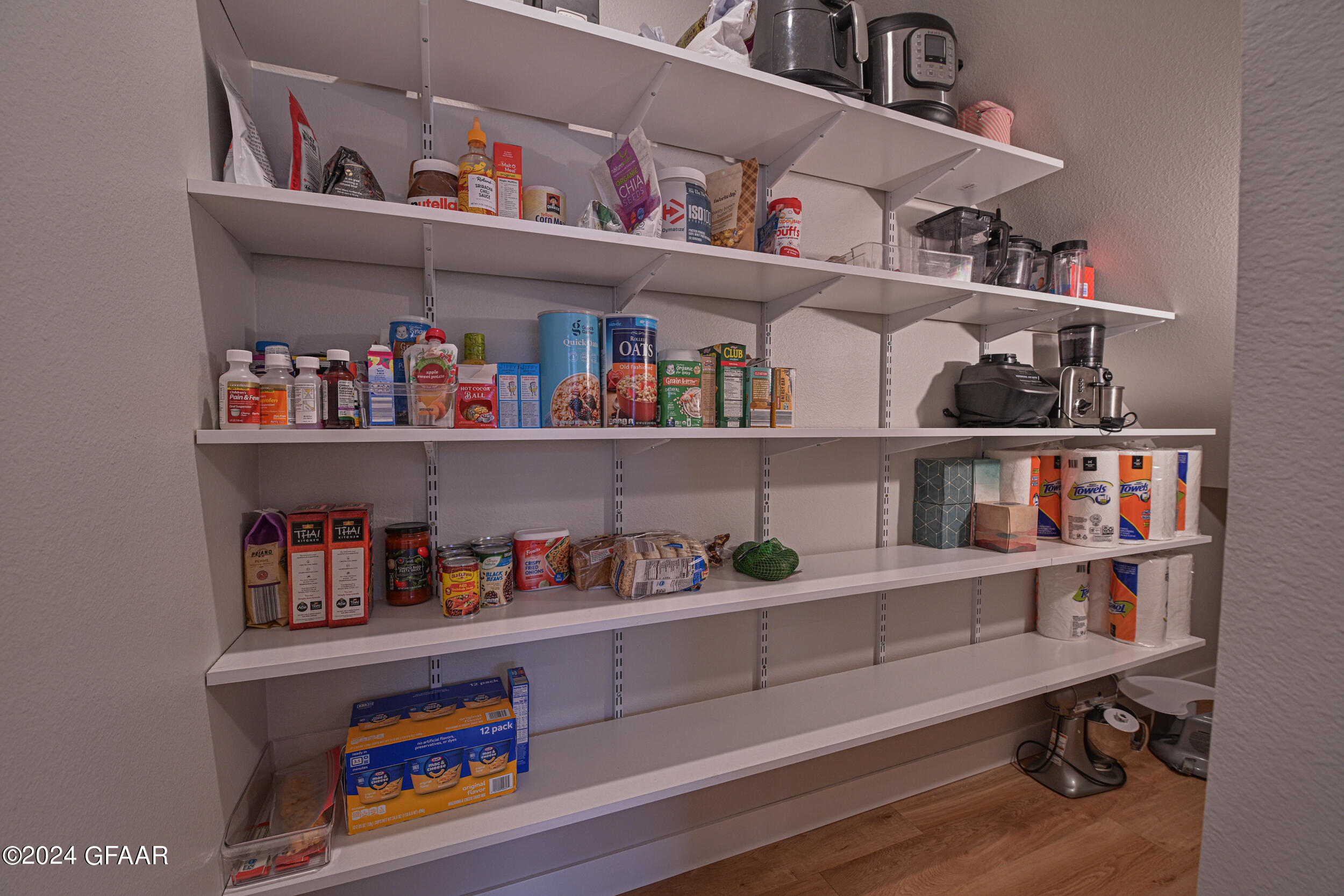 1800 KINGS VIEW Drive