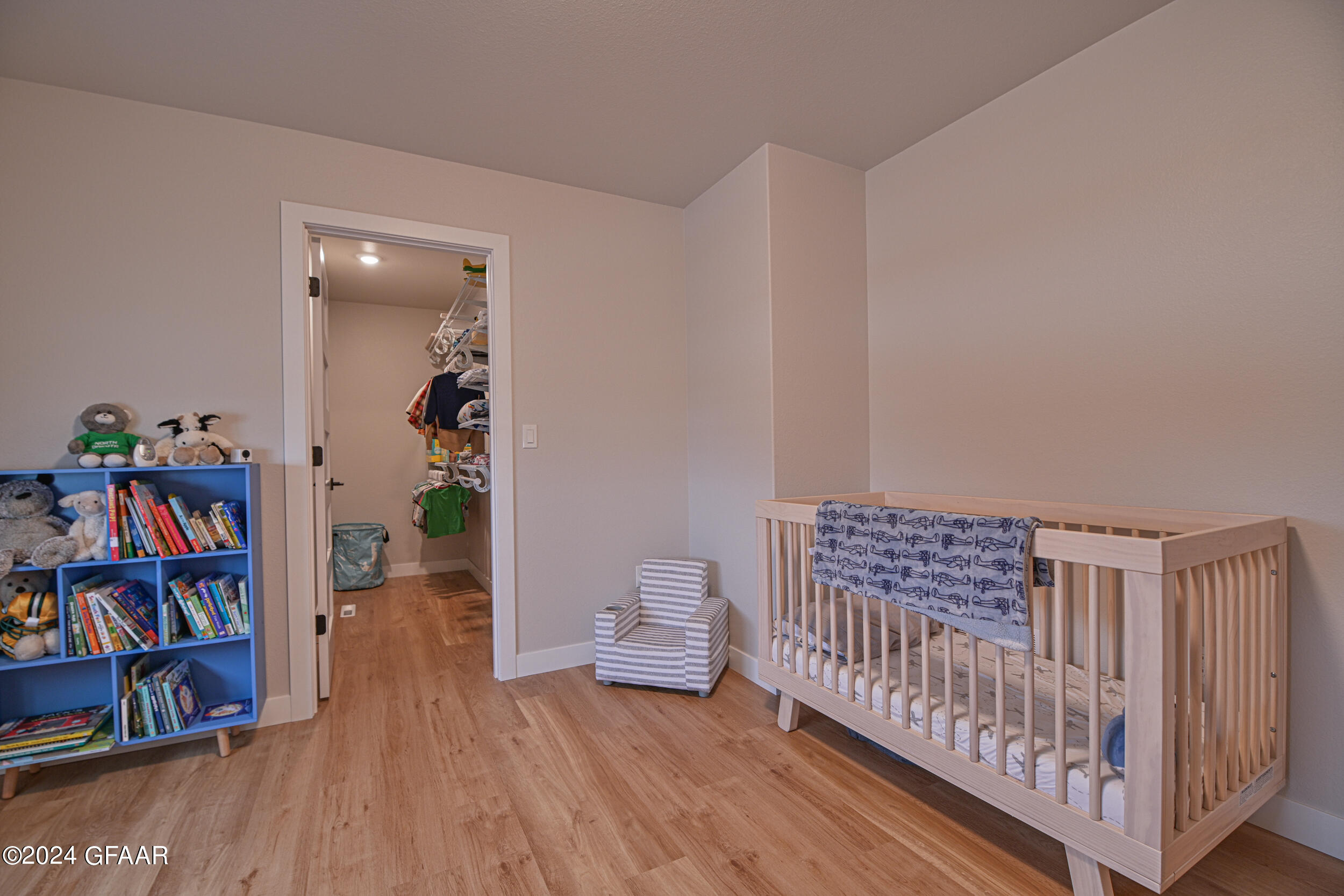 1800 KINGS VIEW Drive