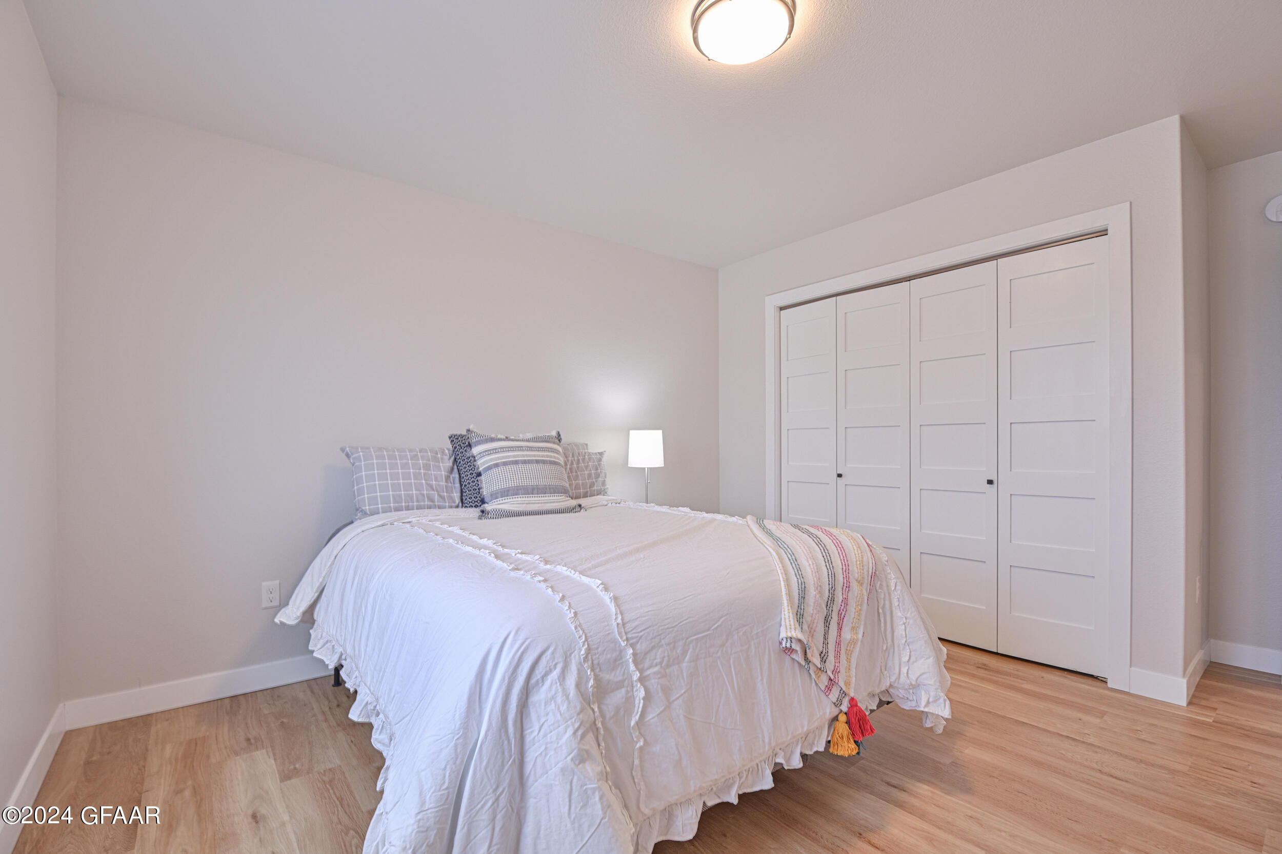 1800 KINGS VIEW Drive