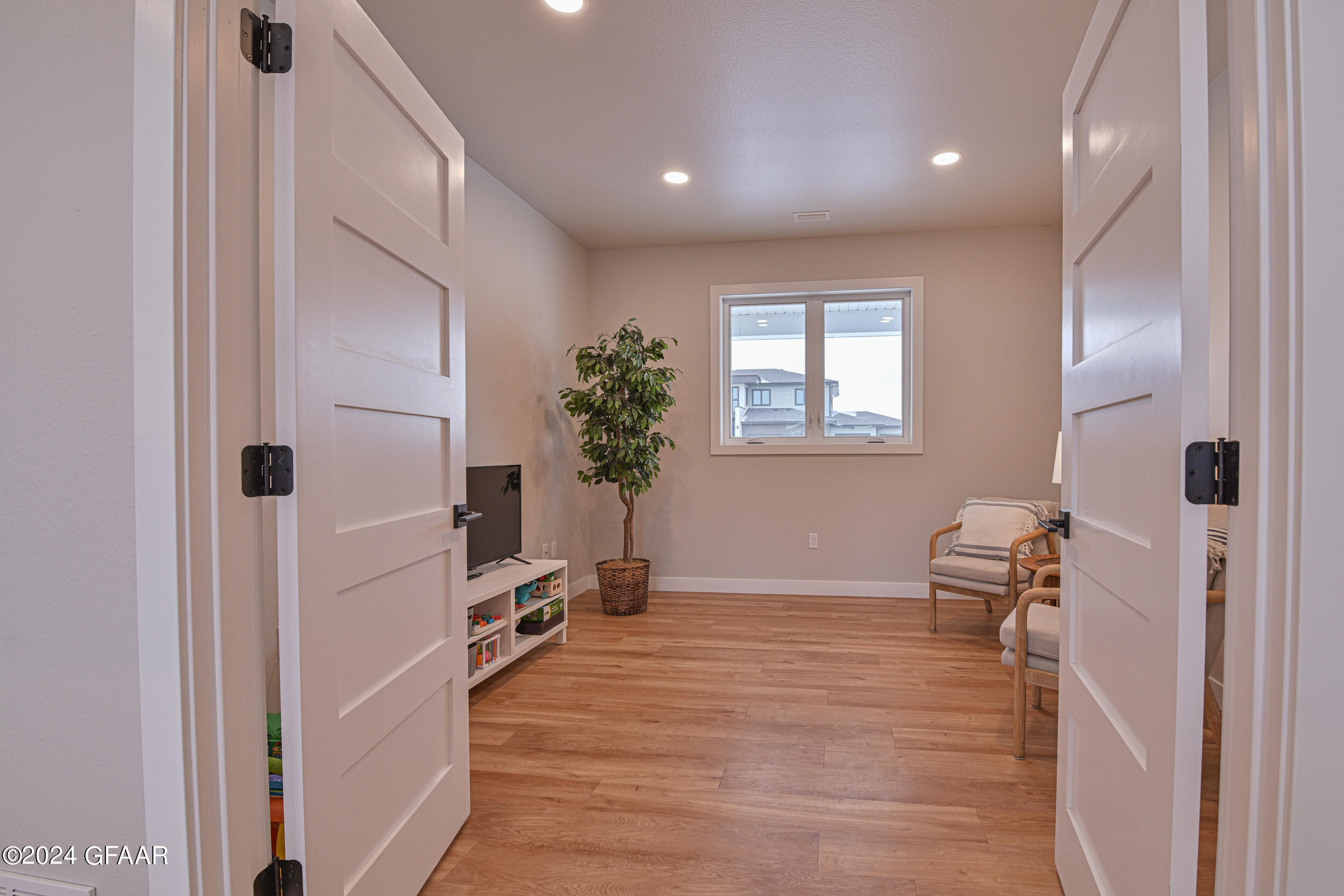 1800 KINGS VIEW Drive