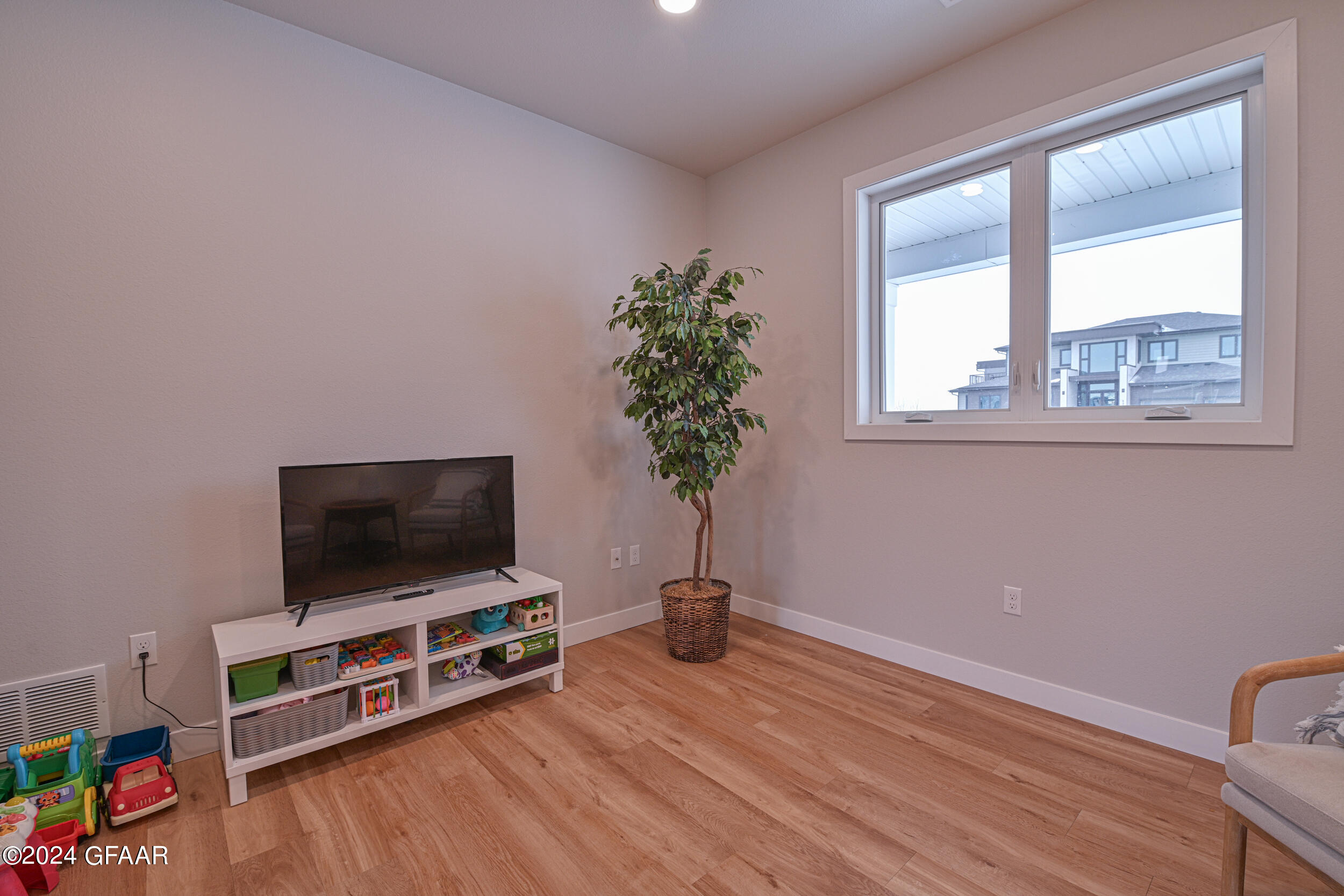 1800 KINGS VIEW Drive