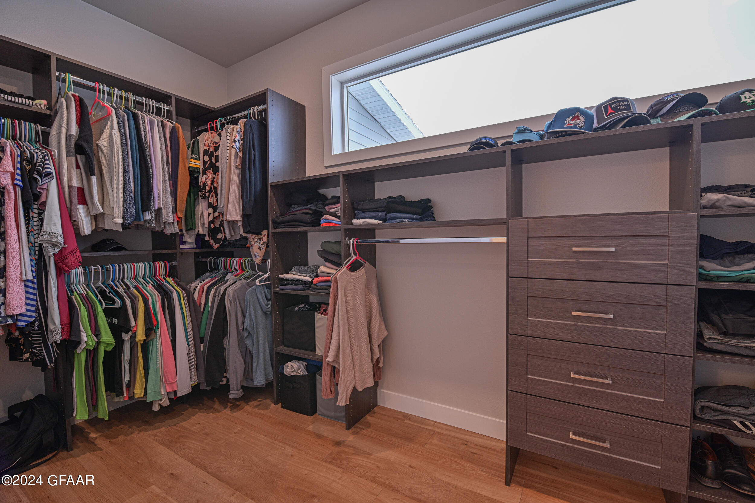 1800 KINGS VIEW Drive