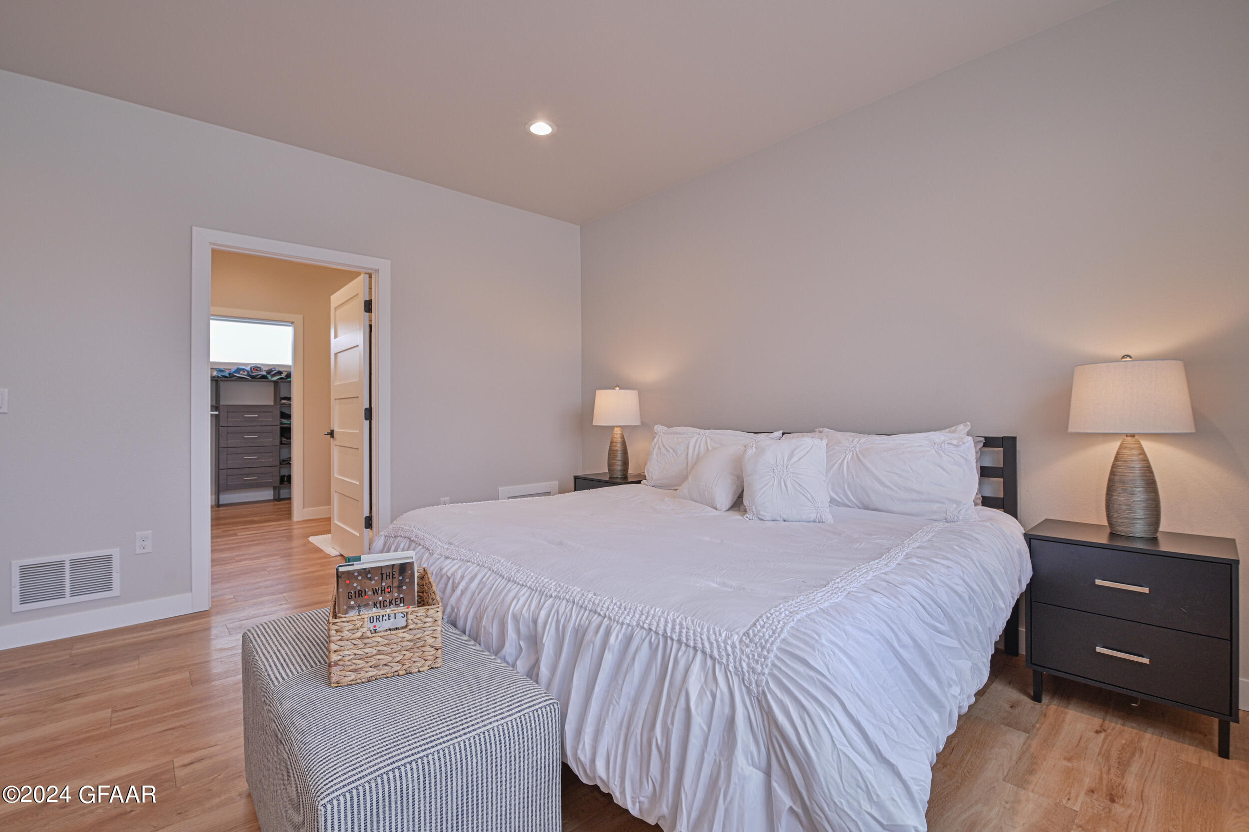 1800 KINGS VIEW Drive