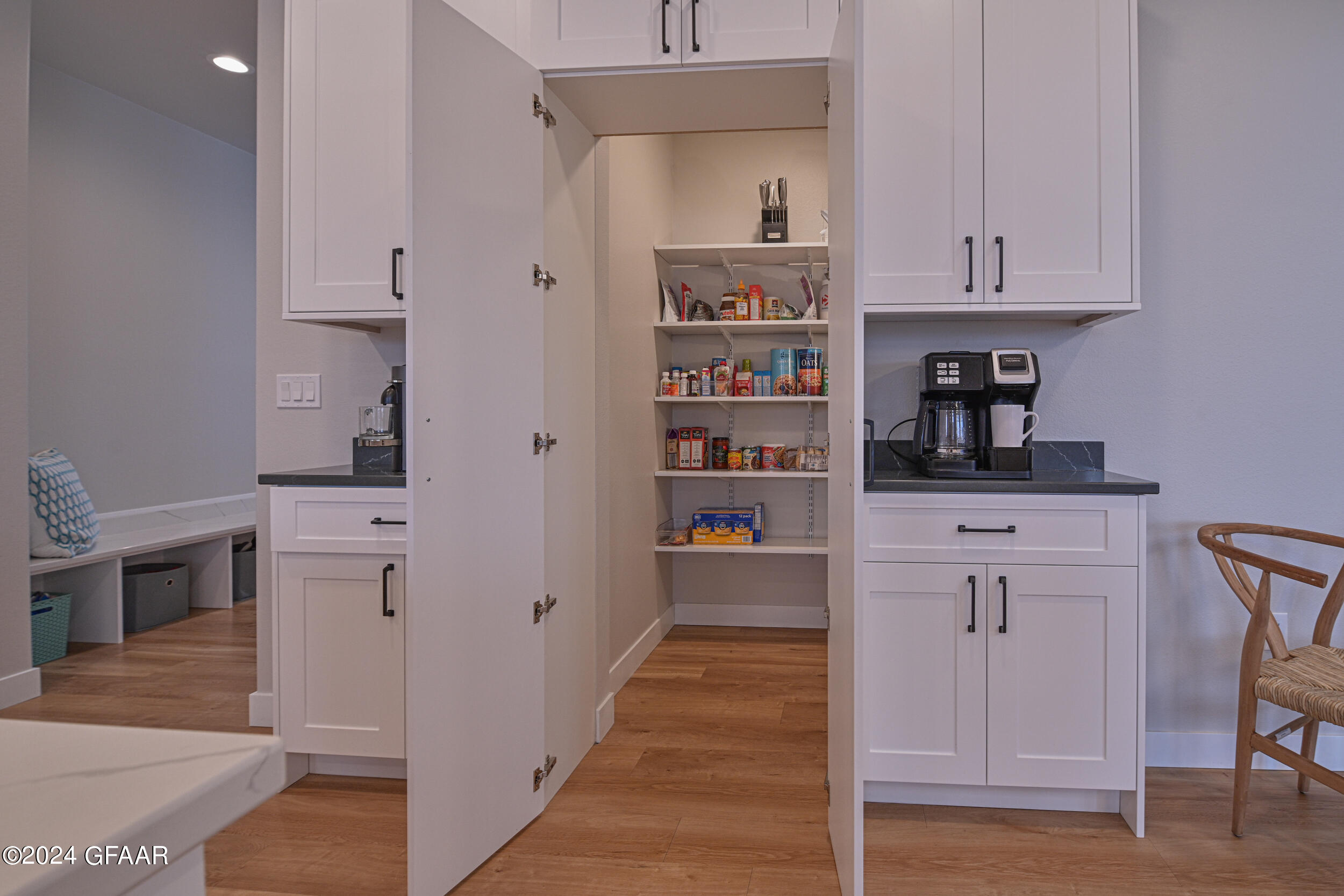 1800 KINGS VIEW Drive