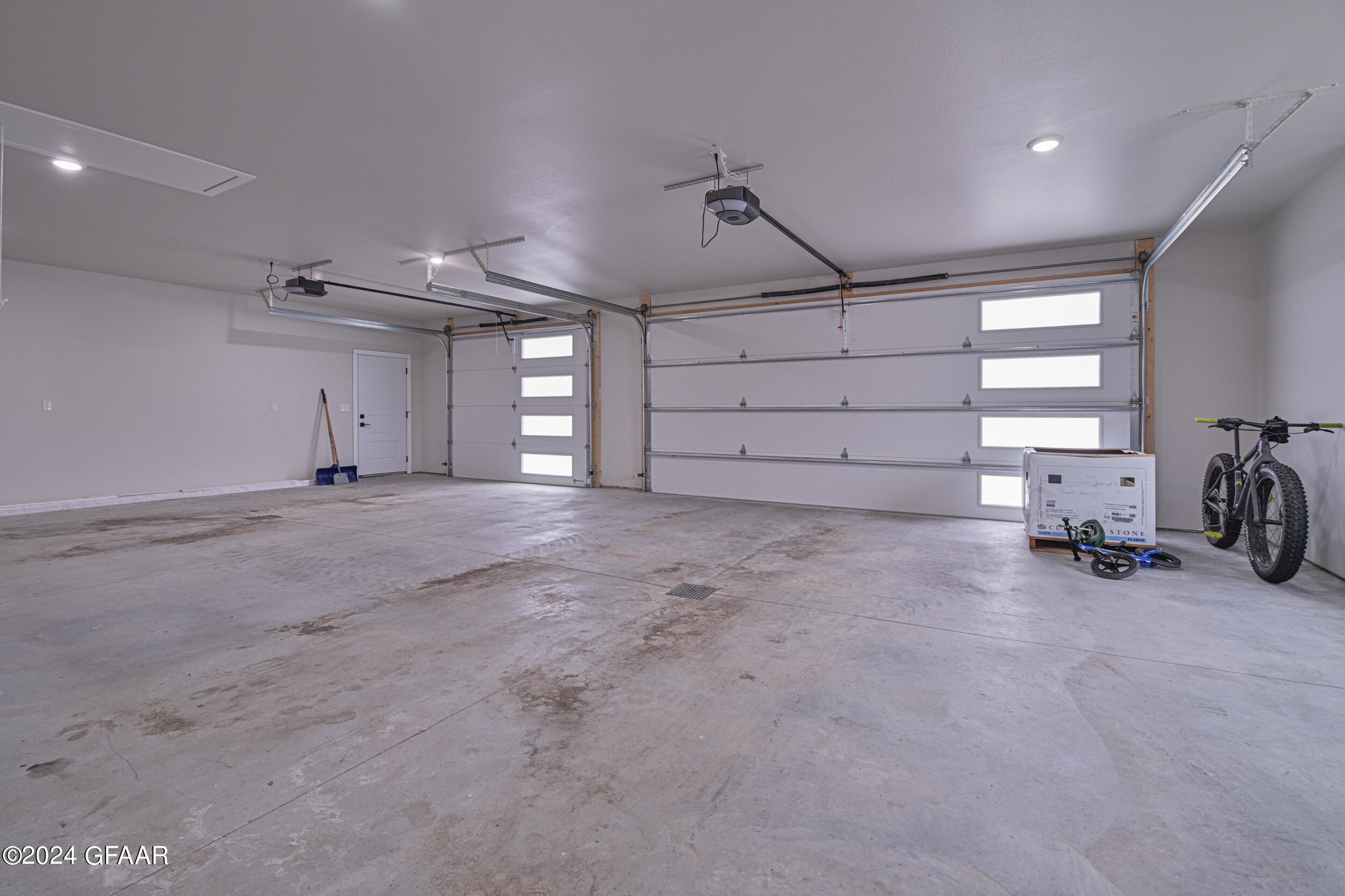 1800 KINGS VIEW Drive