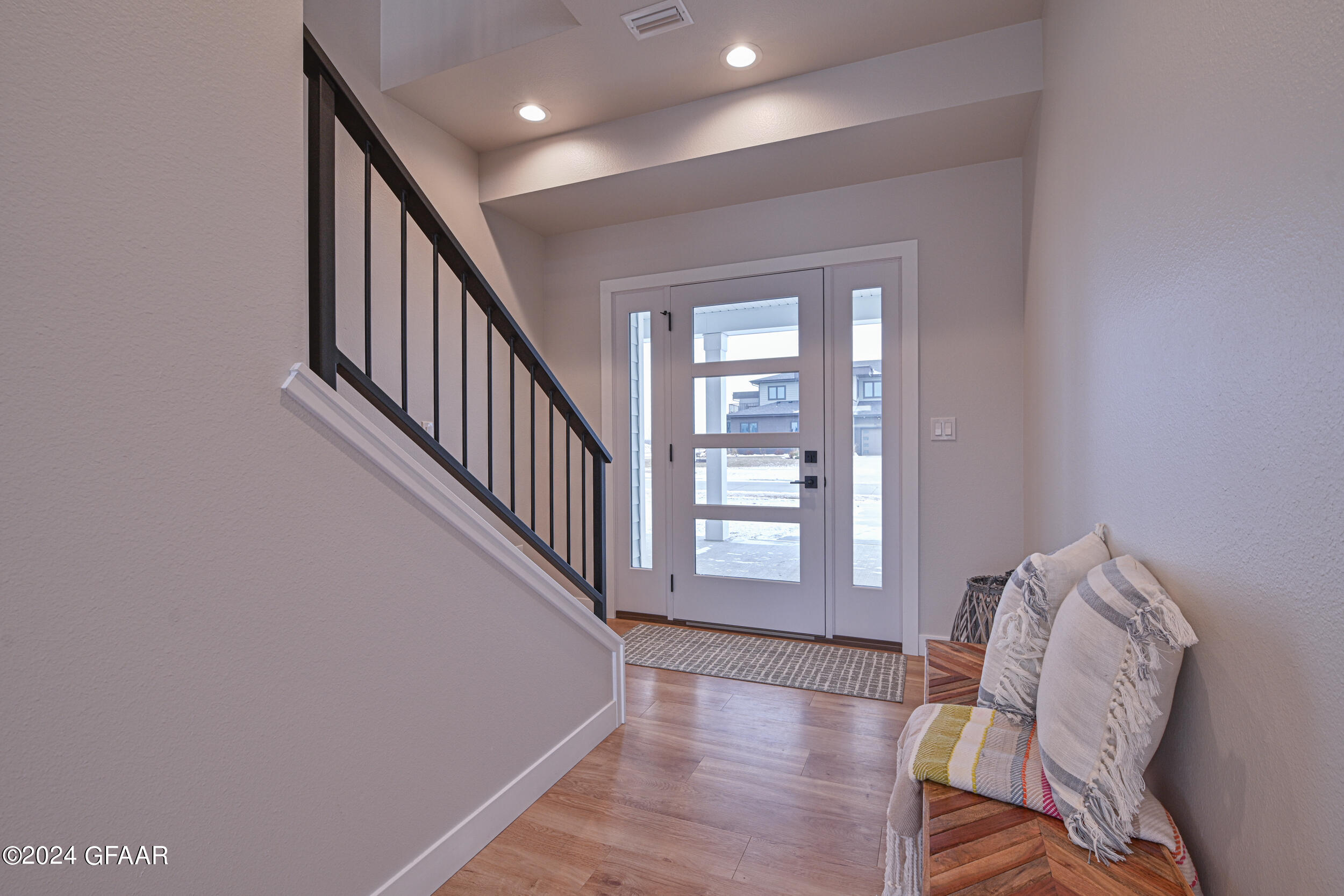 1800 KINGS VIEW Drive