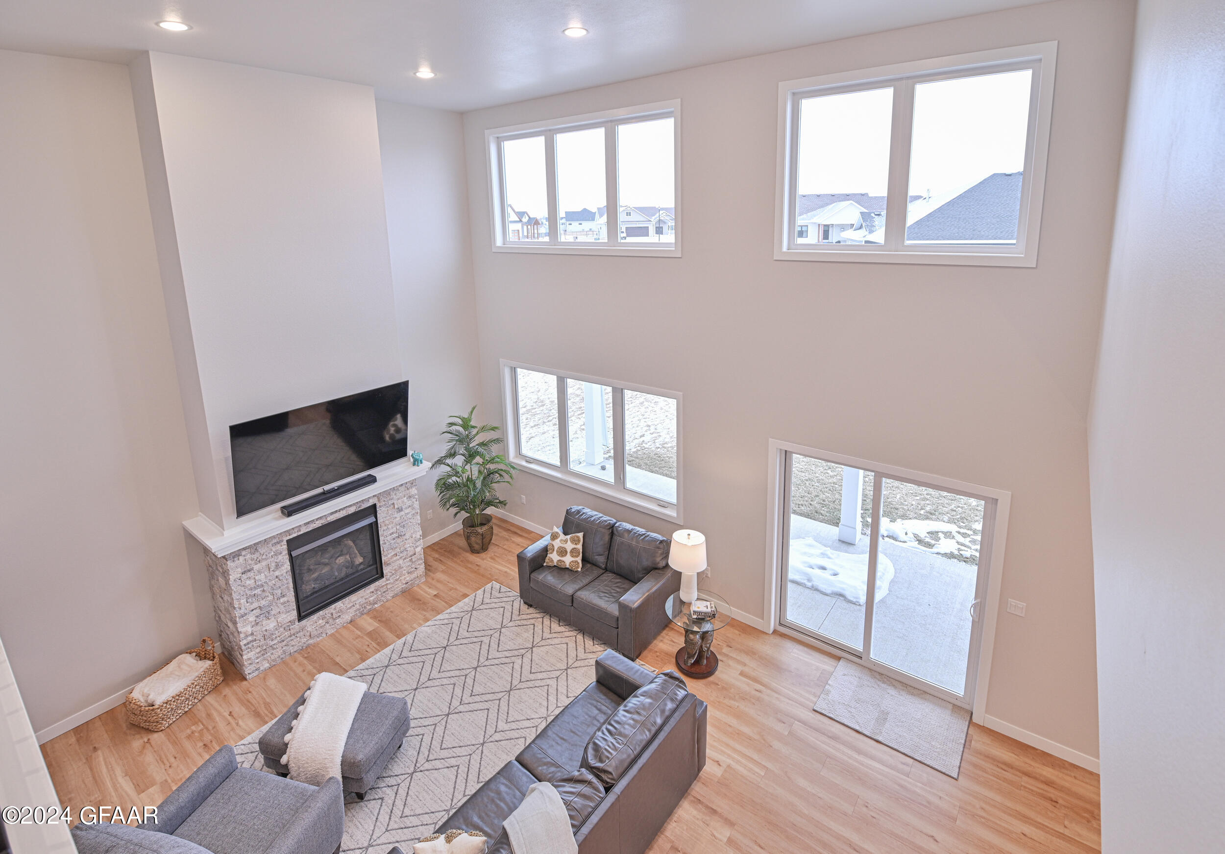 1800 KINGS VIEW Drive