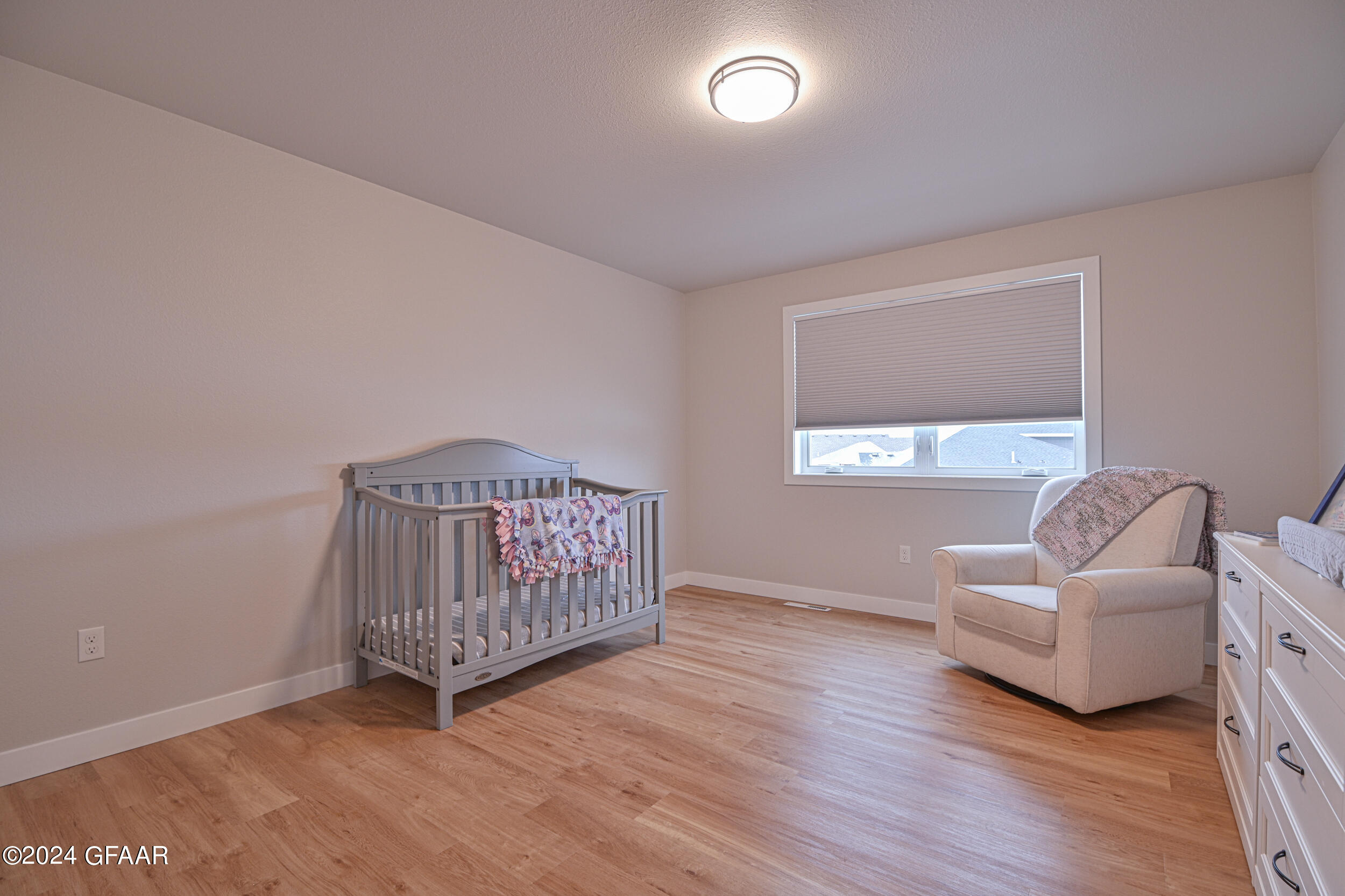 1800 KINGS VIEW Drive