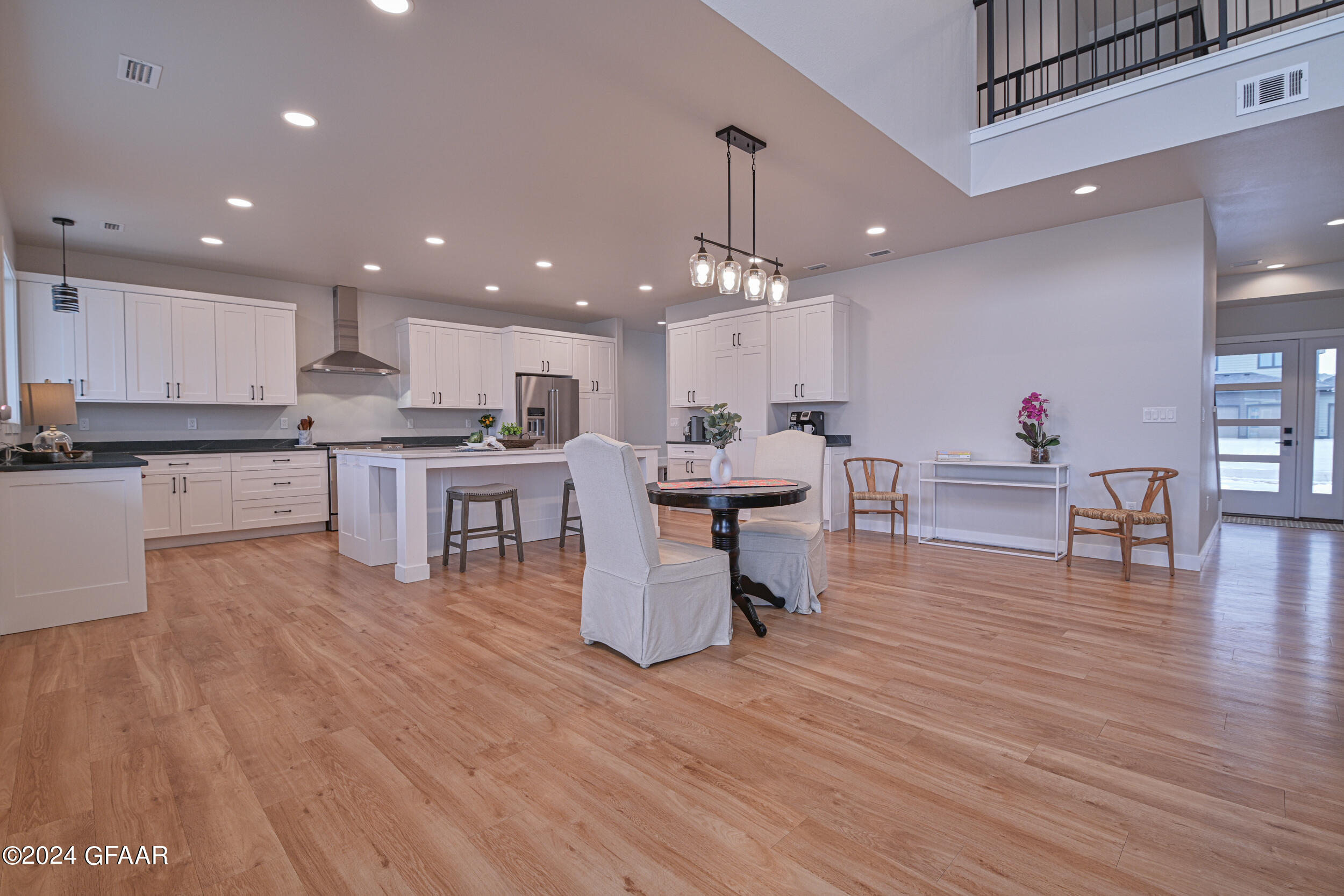 1800 KINGS VIEW Drive