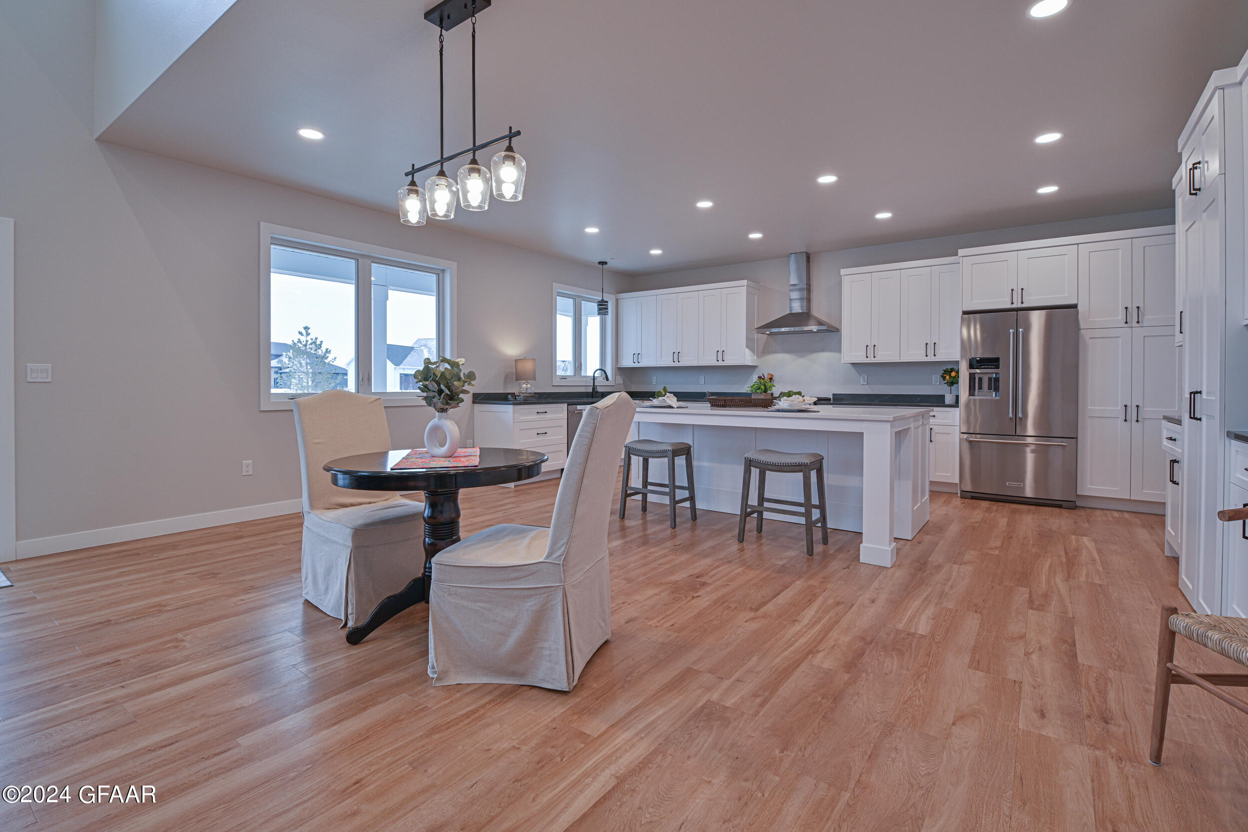 1800 KINGS VIEW Drive