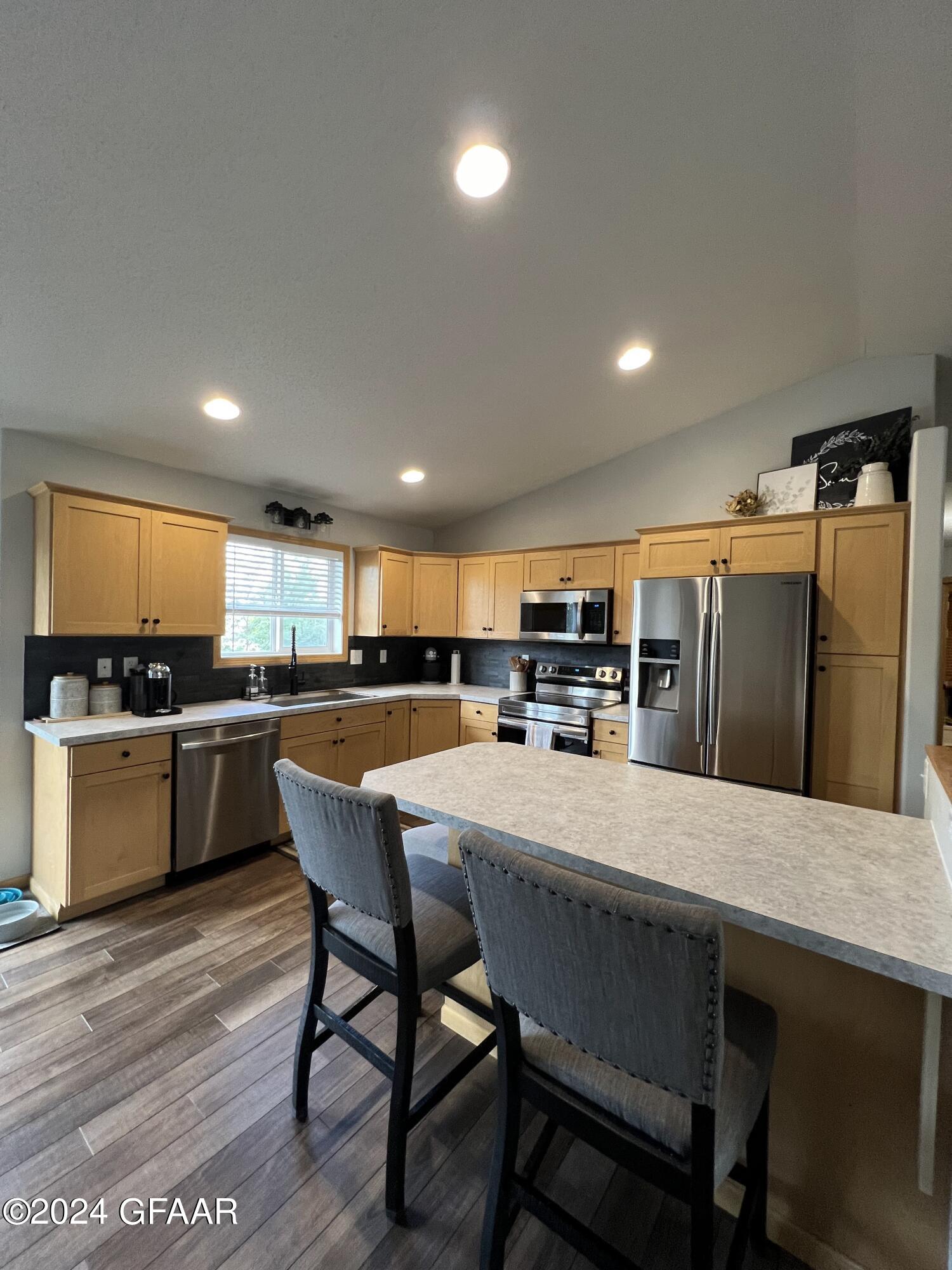 963 38 1/2 Avenue W
