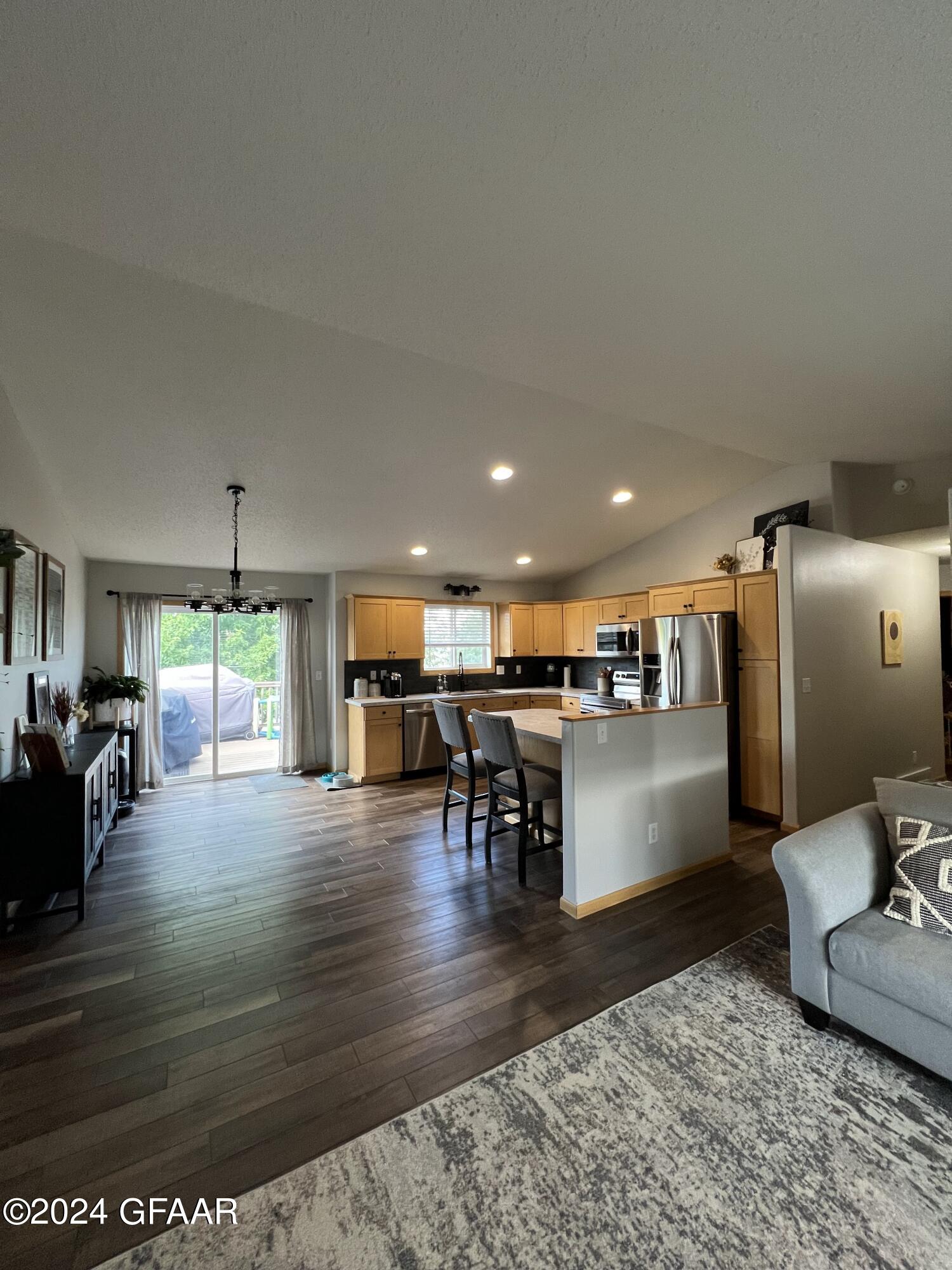 963 38 1/2 Avenue W