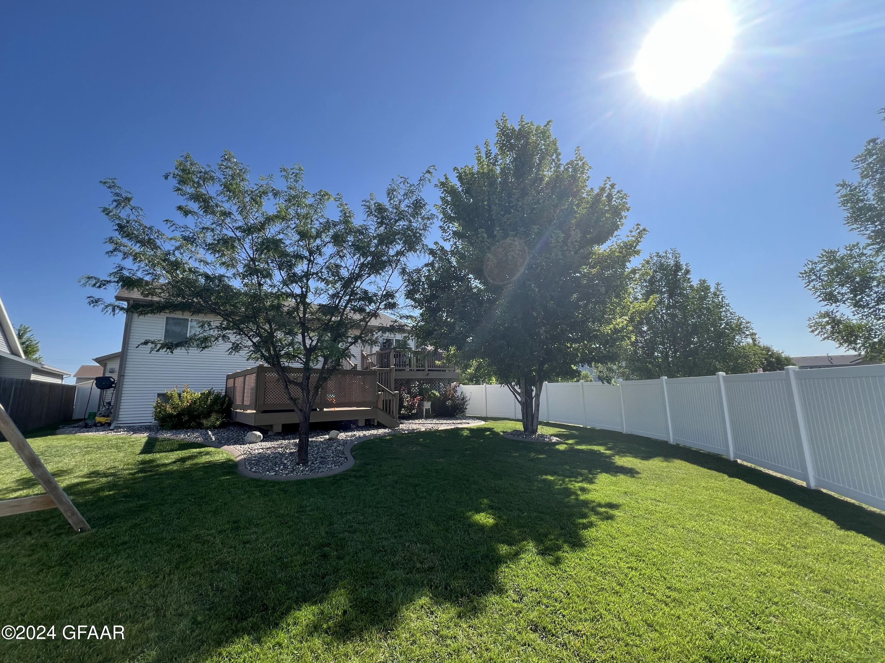 963 38 1/2 Avenue W