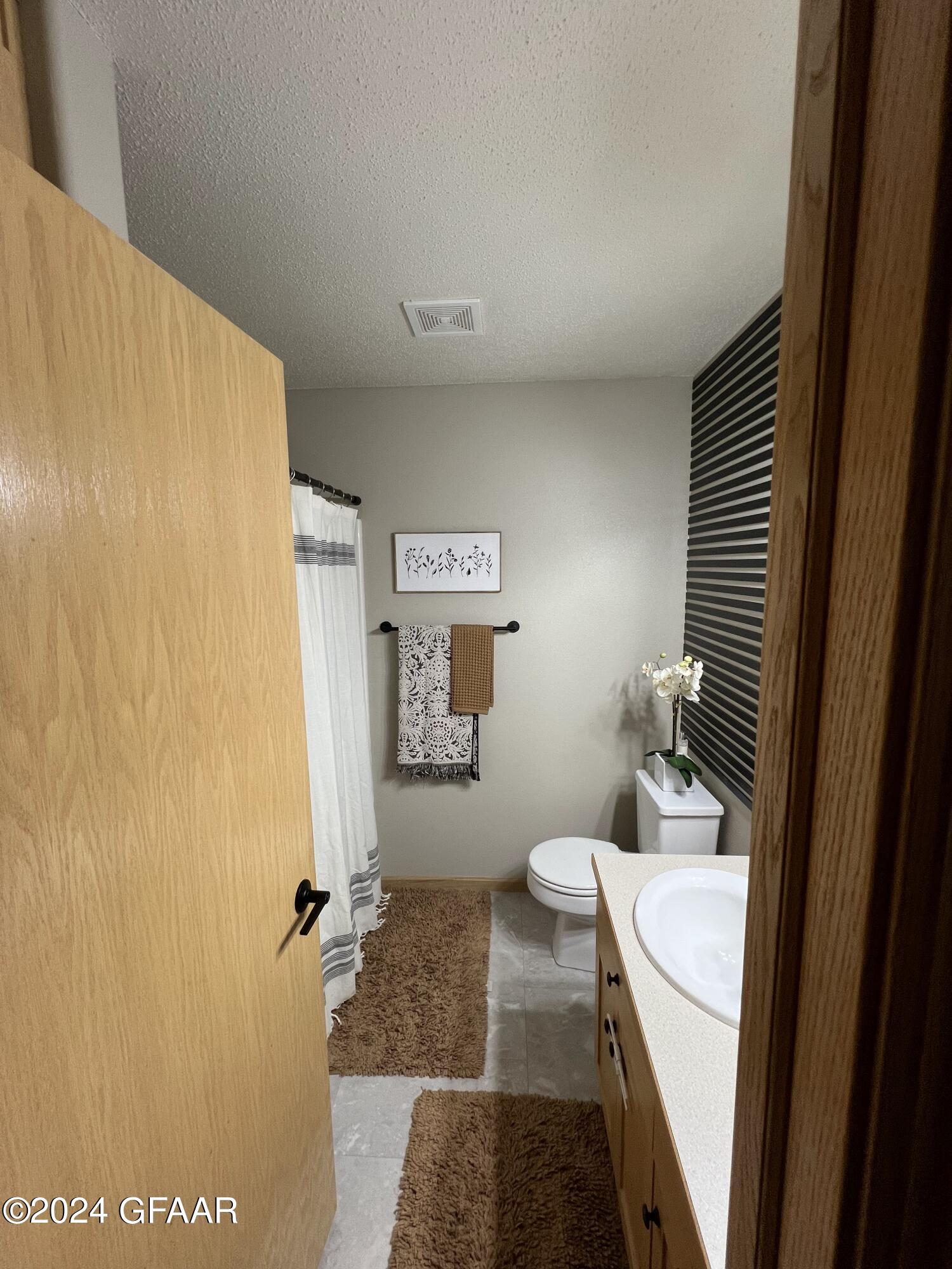 963 38 1/2 Avenue W
