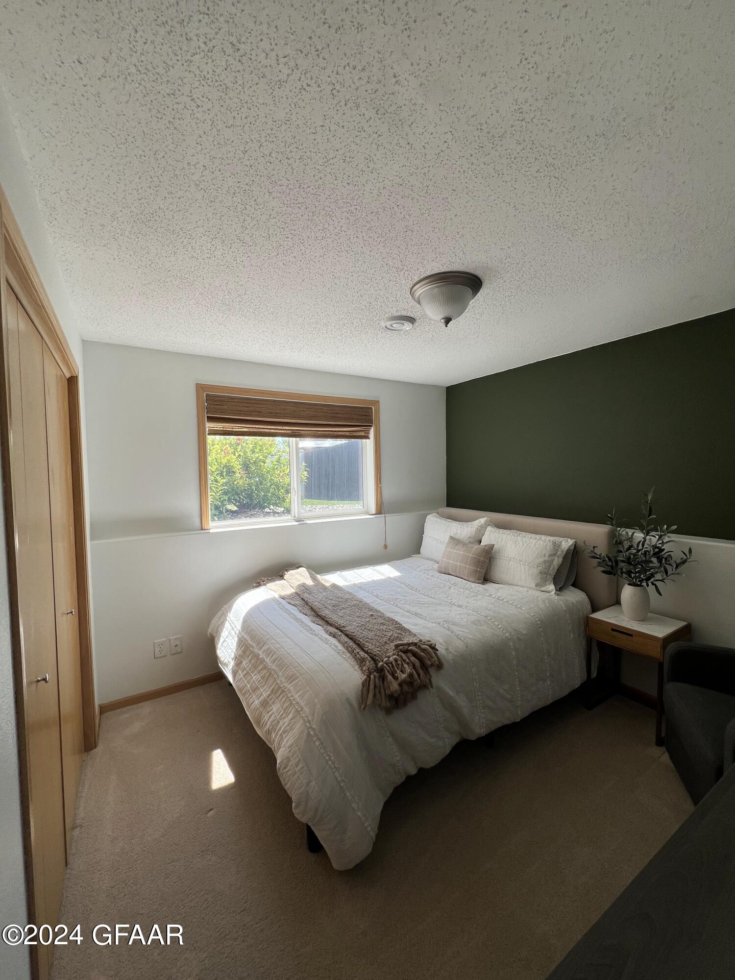 963 38 1/2 Avenue W