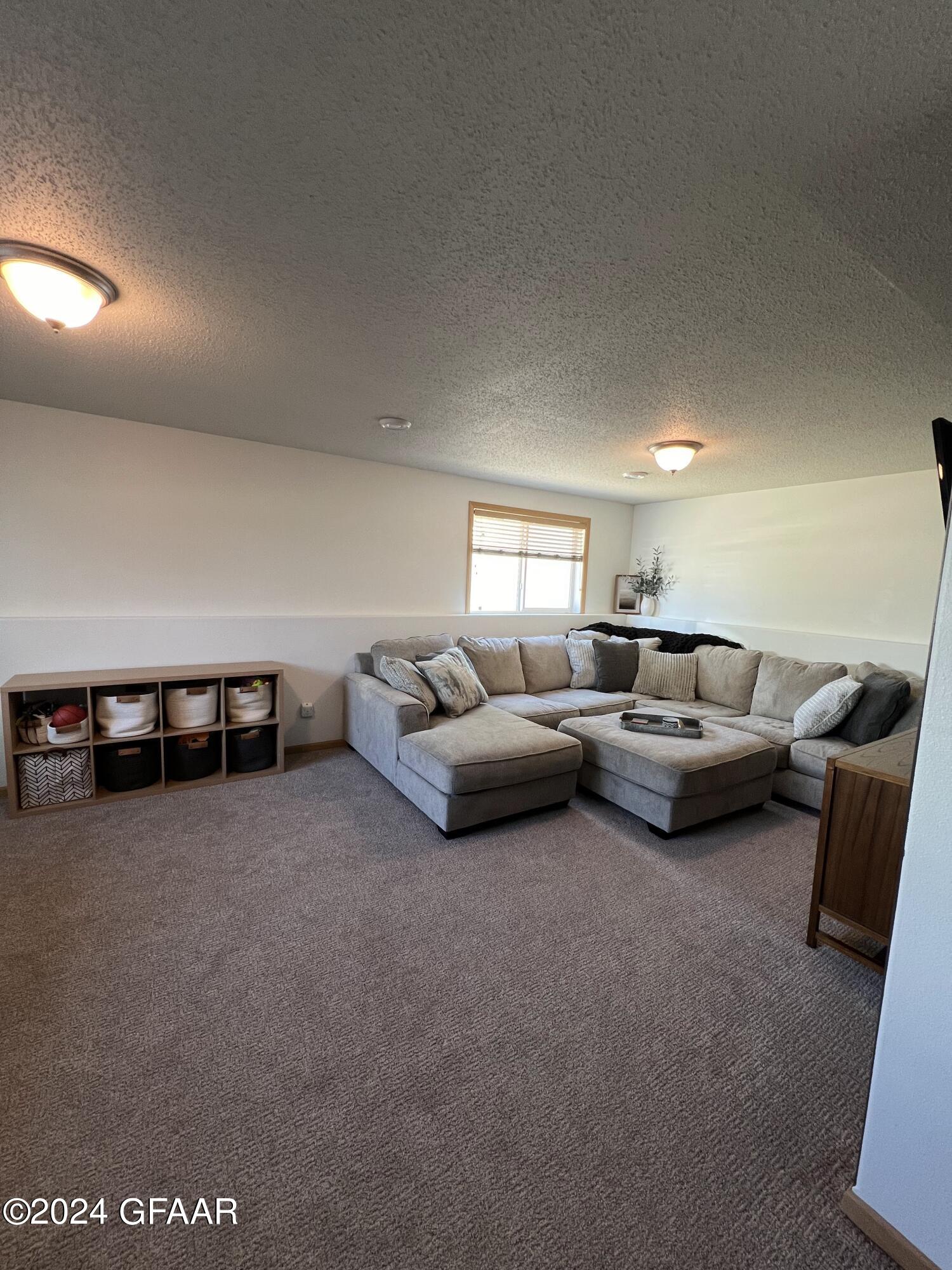 963 38 1/2 Avenue W