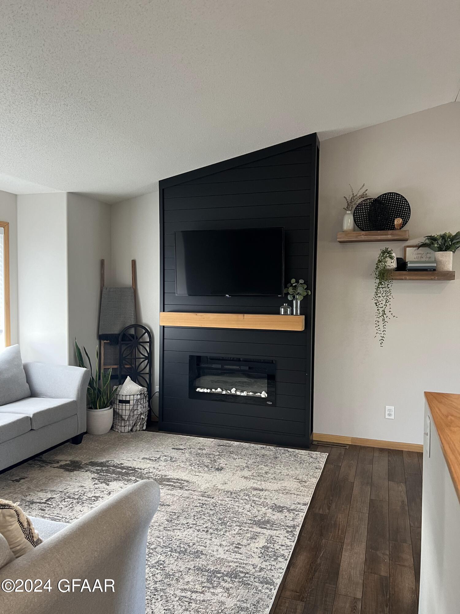 963 38 1/2 Avenue W