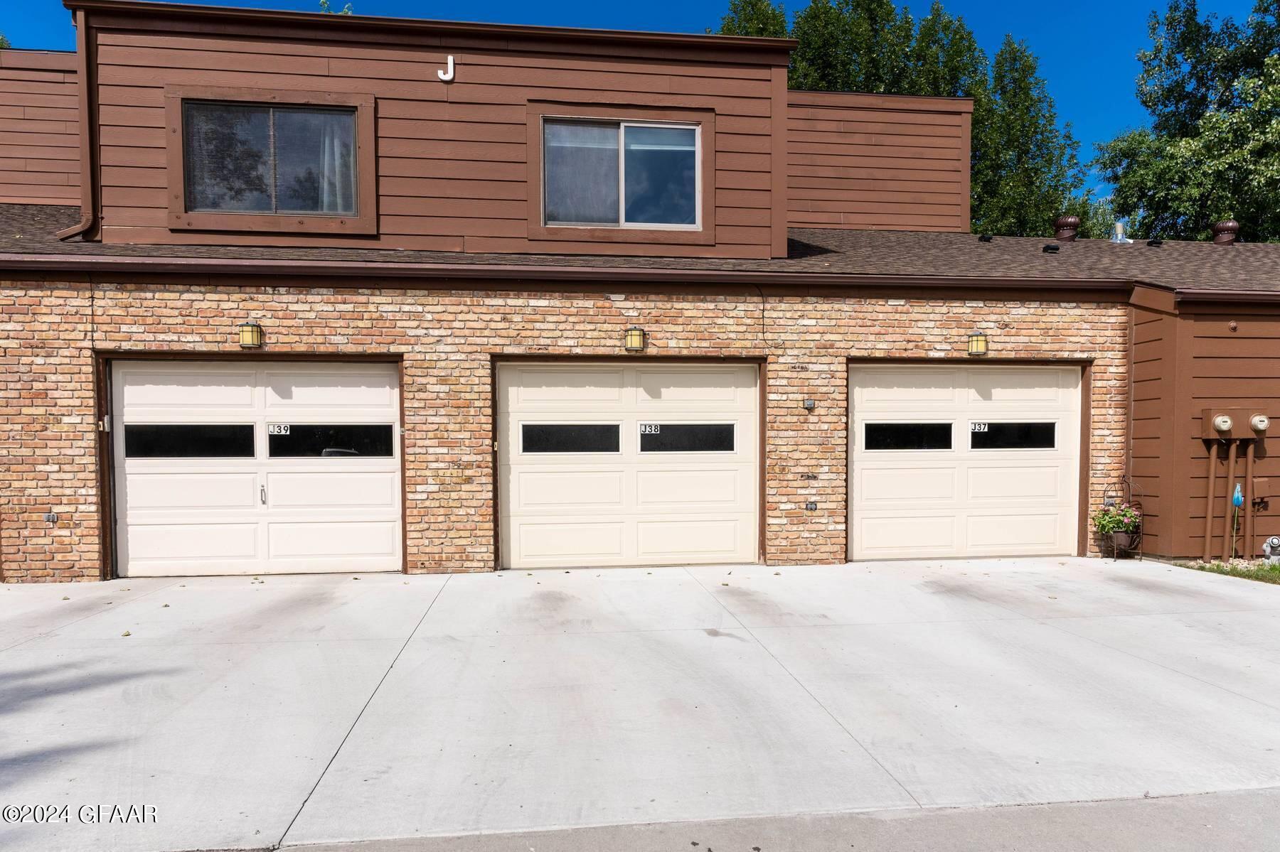 3720 CHERRY Street, J38