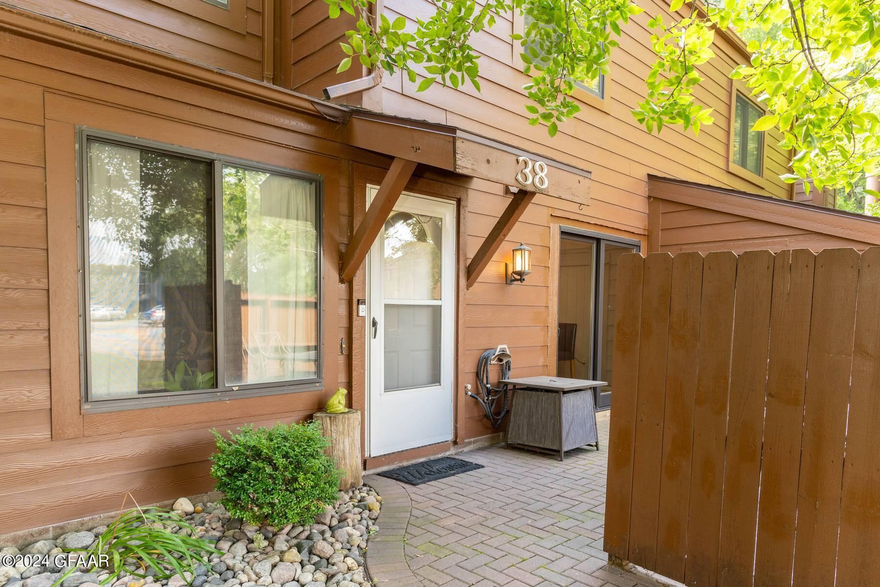 3720 CHERRY Street, J38