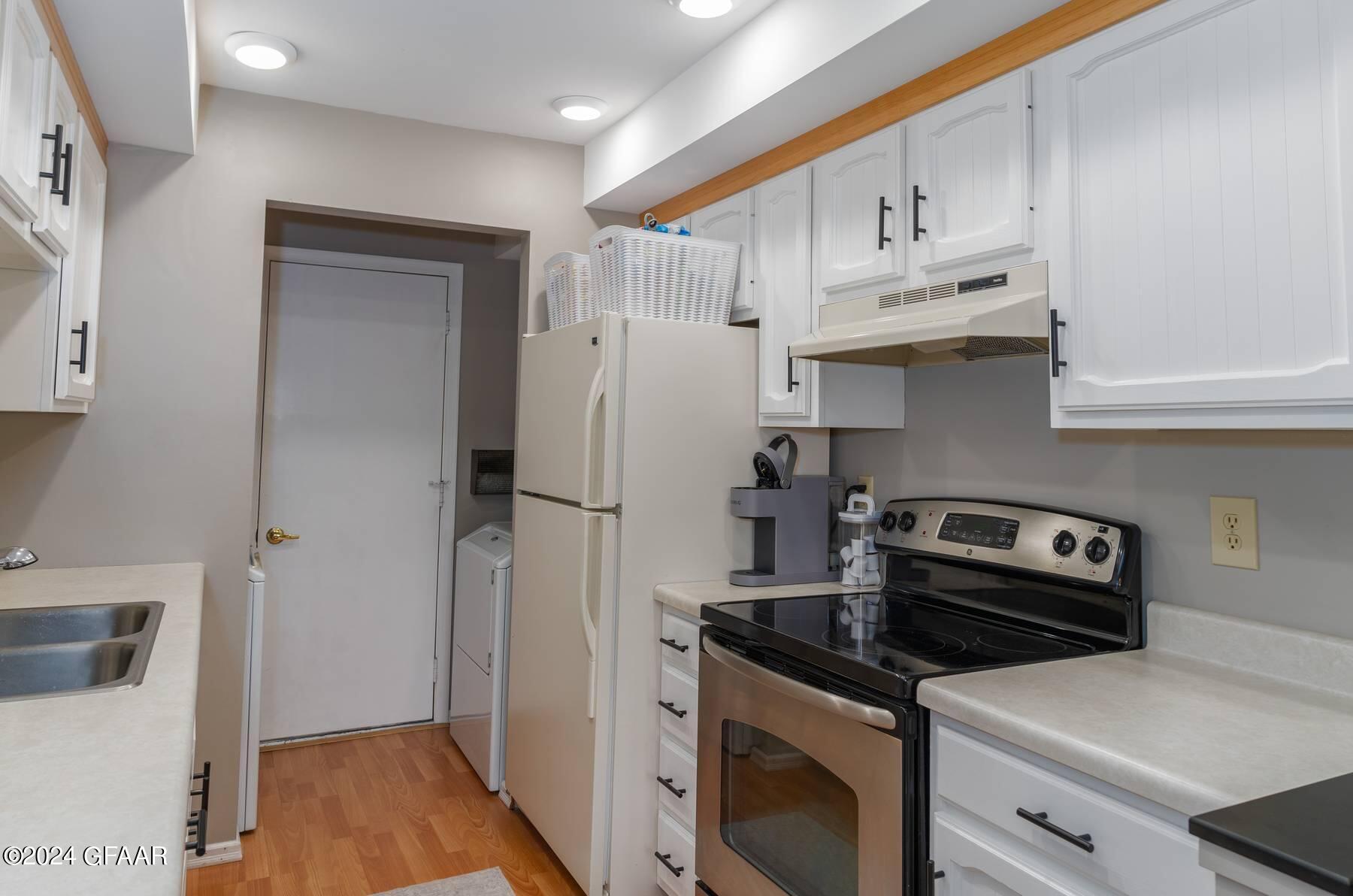 3720 CHERRY Street, J38