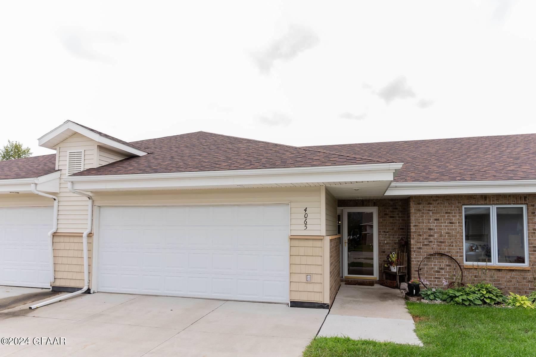 4065 LARK Circle
