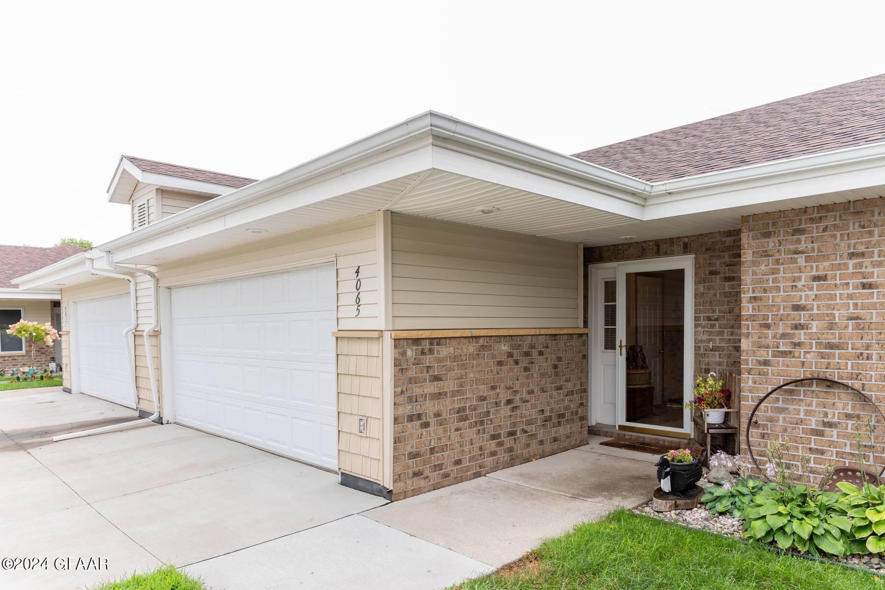 4065 LARK Circle