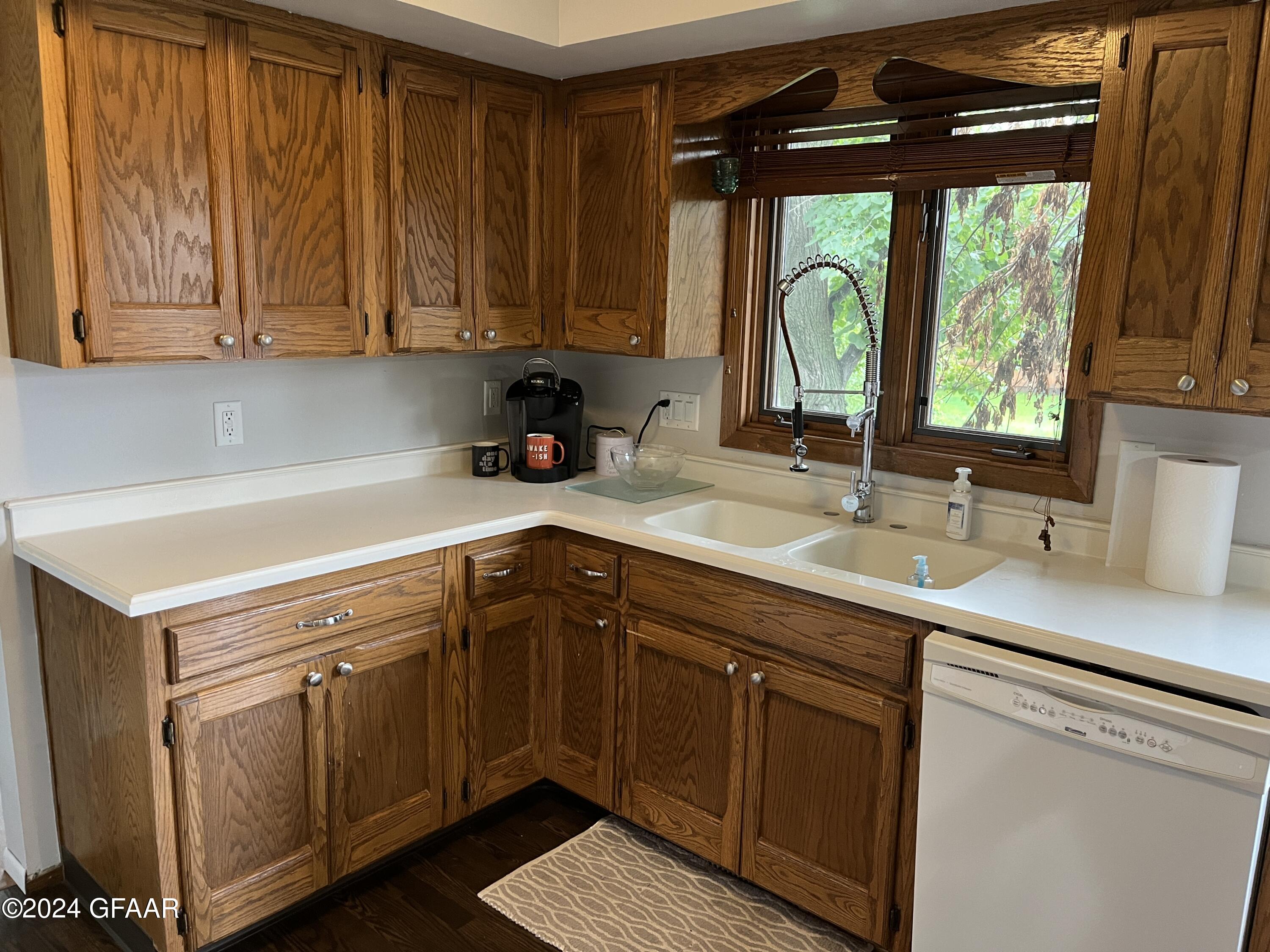 3817 CLEARVIEW Circle