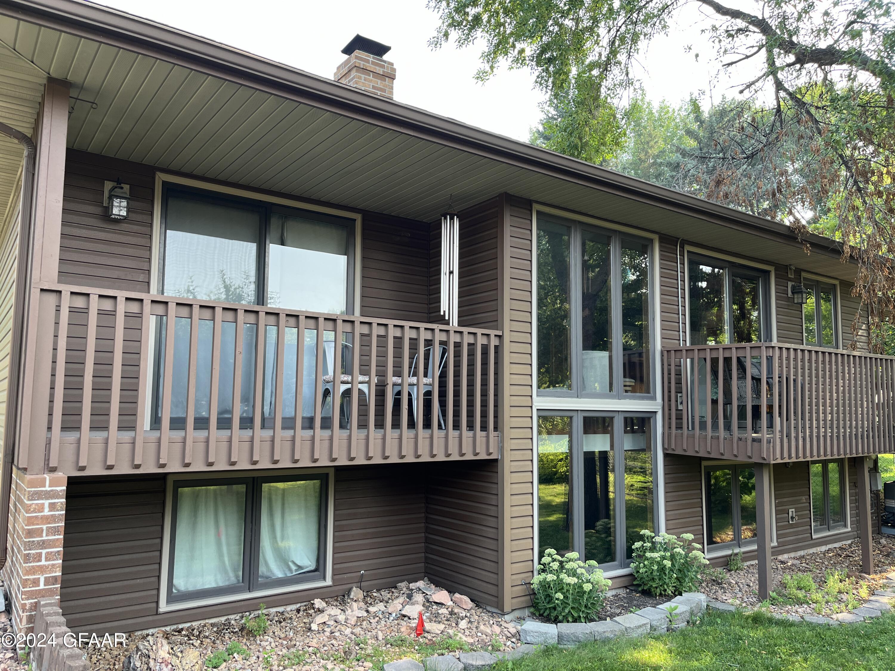 3817 CLEARVIEW Circle