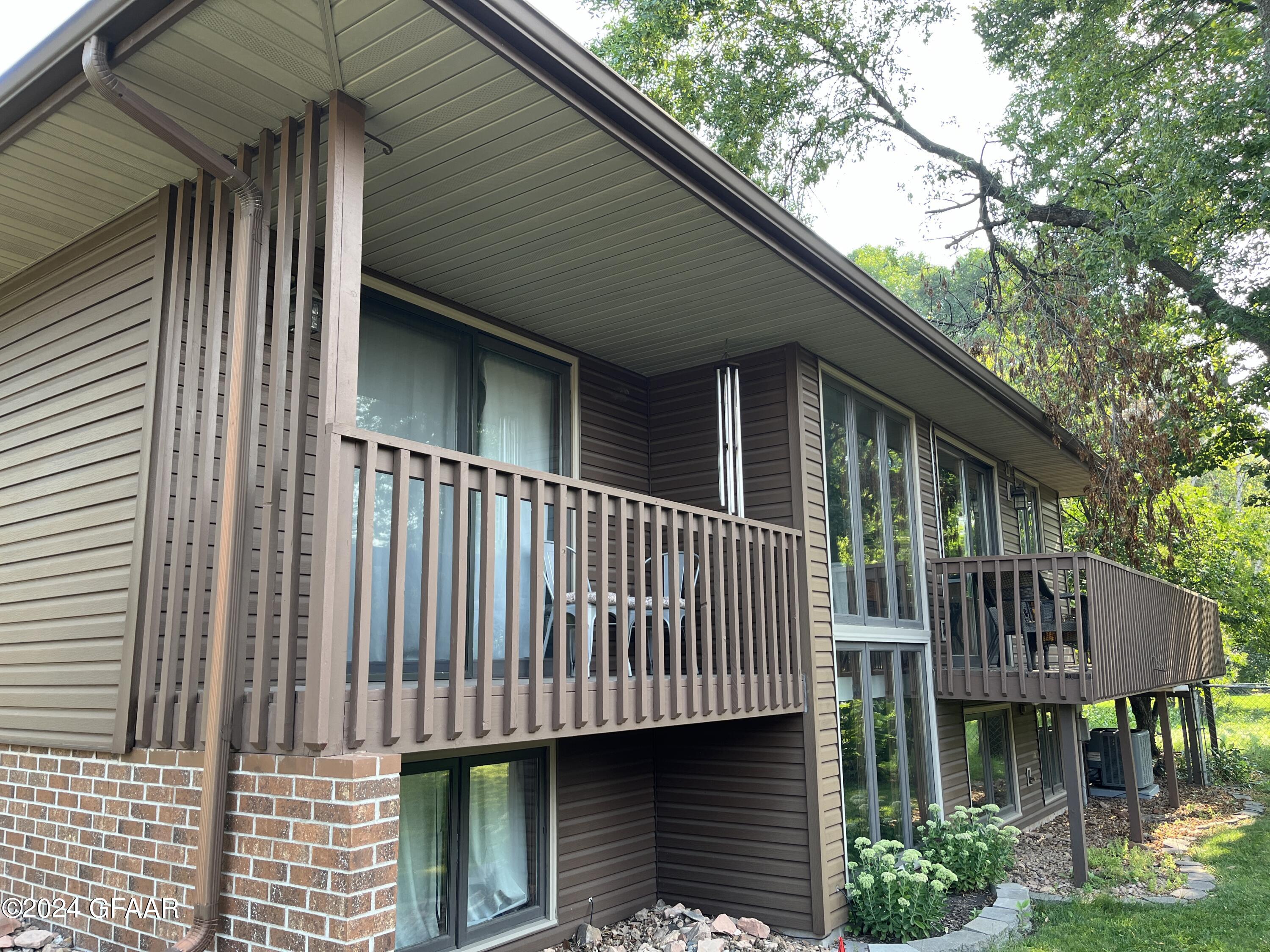 3817 CLEARVIEW Circle