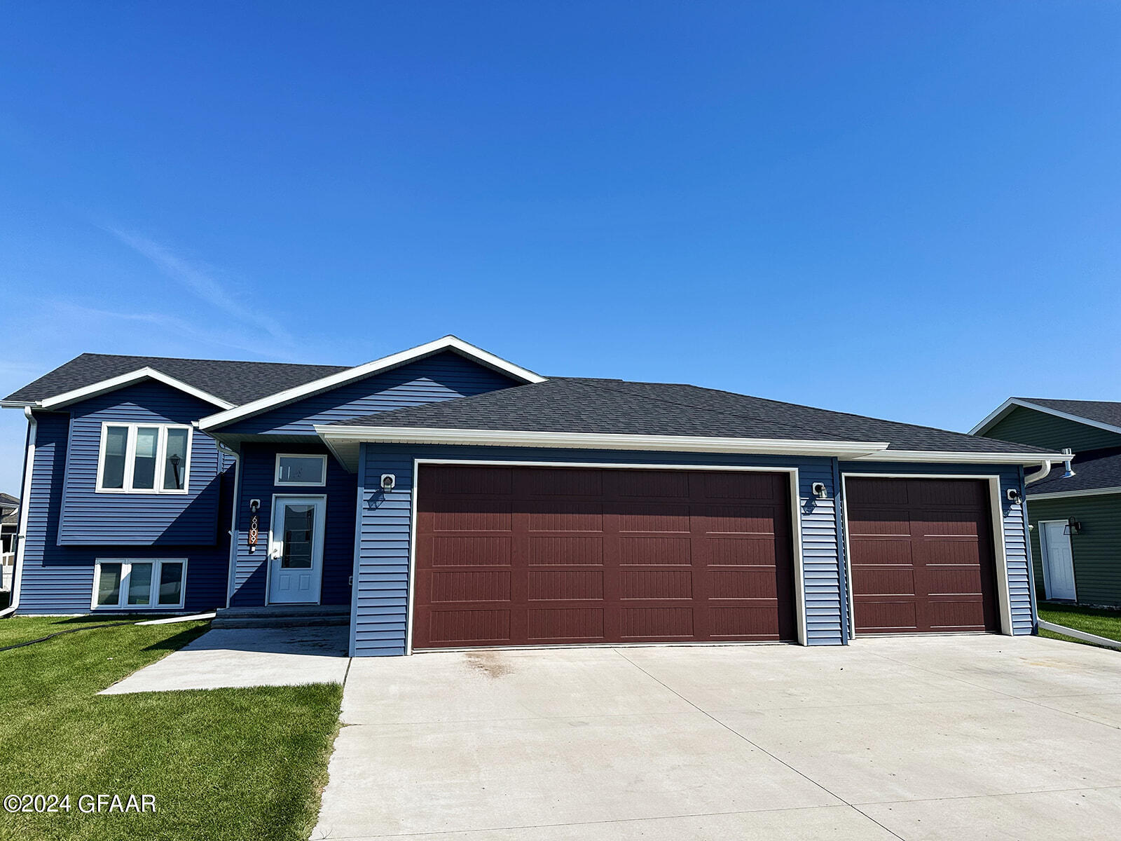 6009 PRAIRIEWOOD Drive W