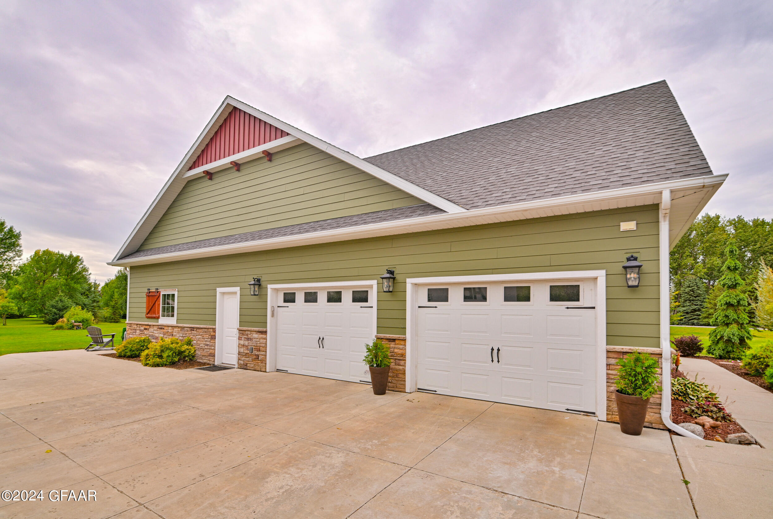 735 ASHLEY Lane NE