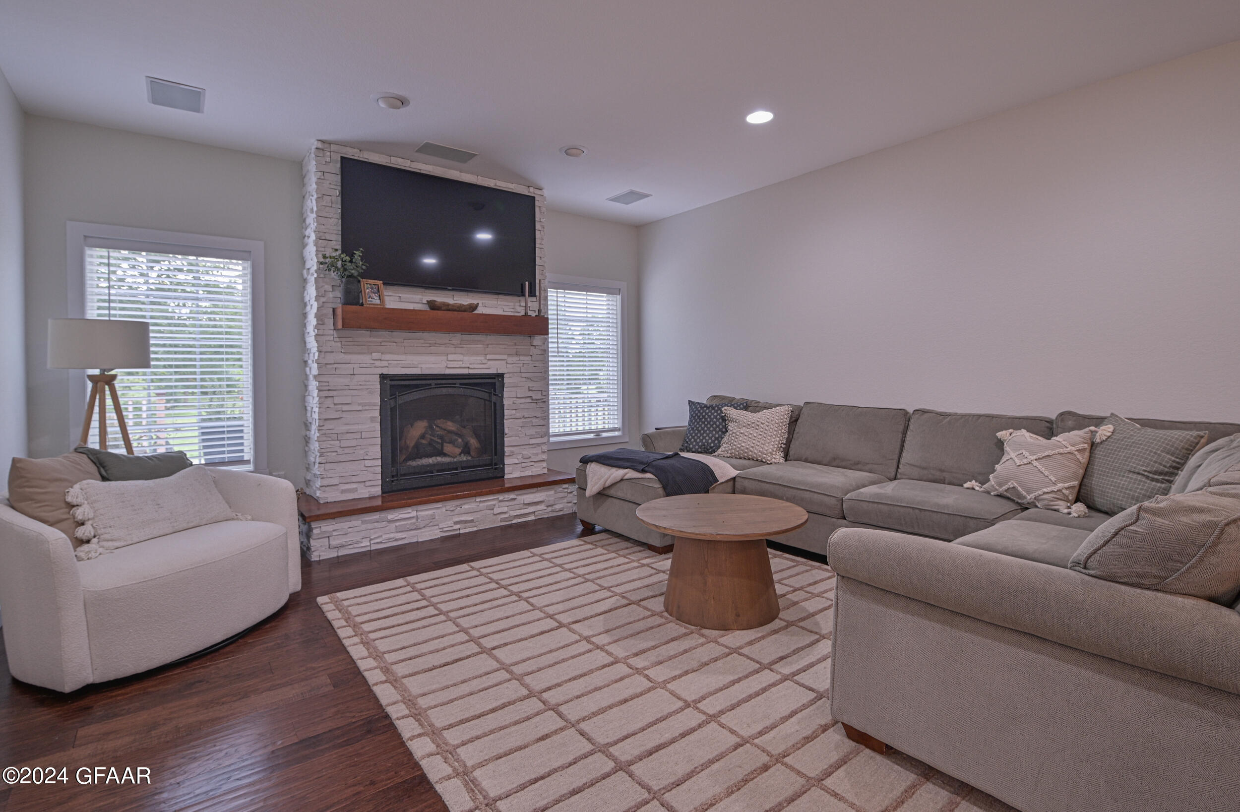 735 ASHLEY Lane NE