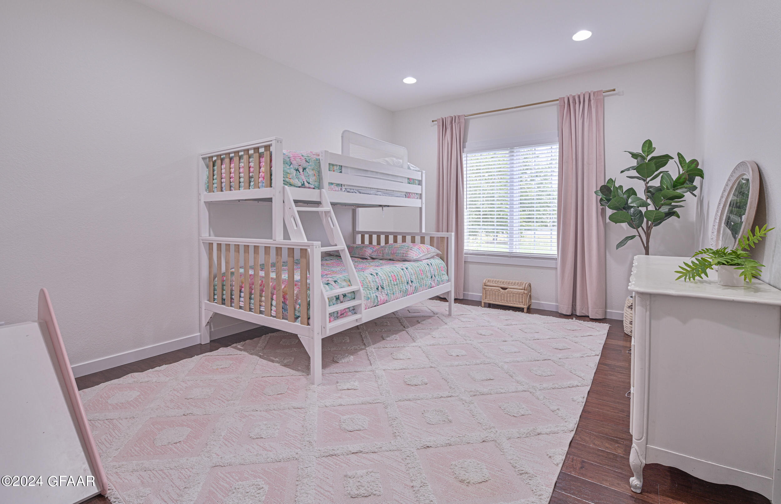 735 ASHLEY Lane NE