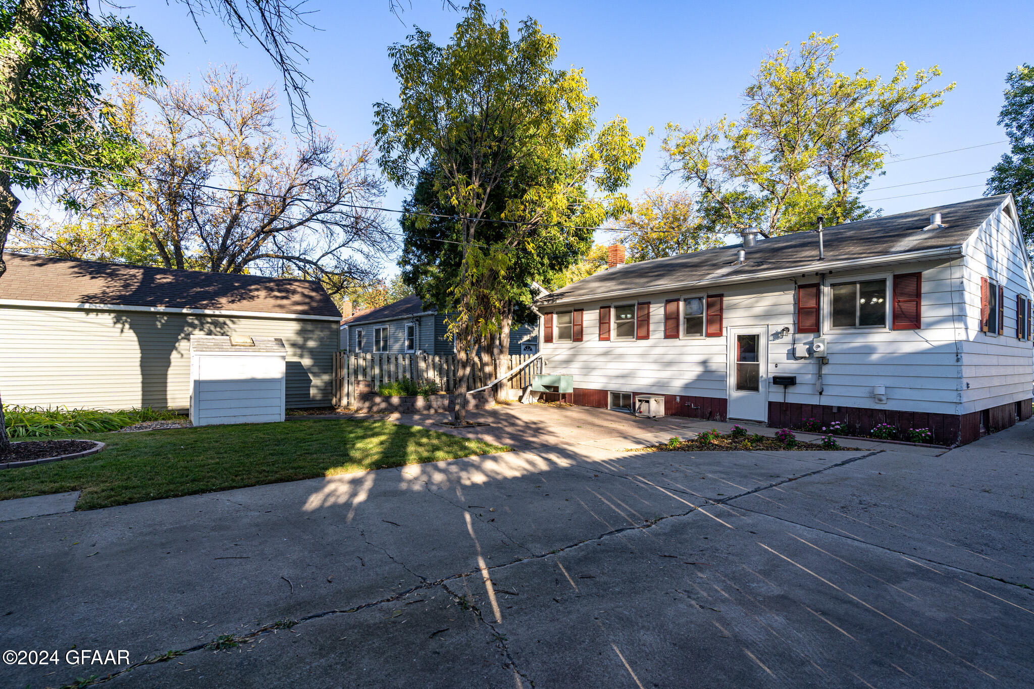 1809 7TH Avenue N