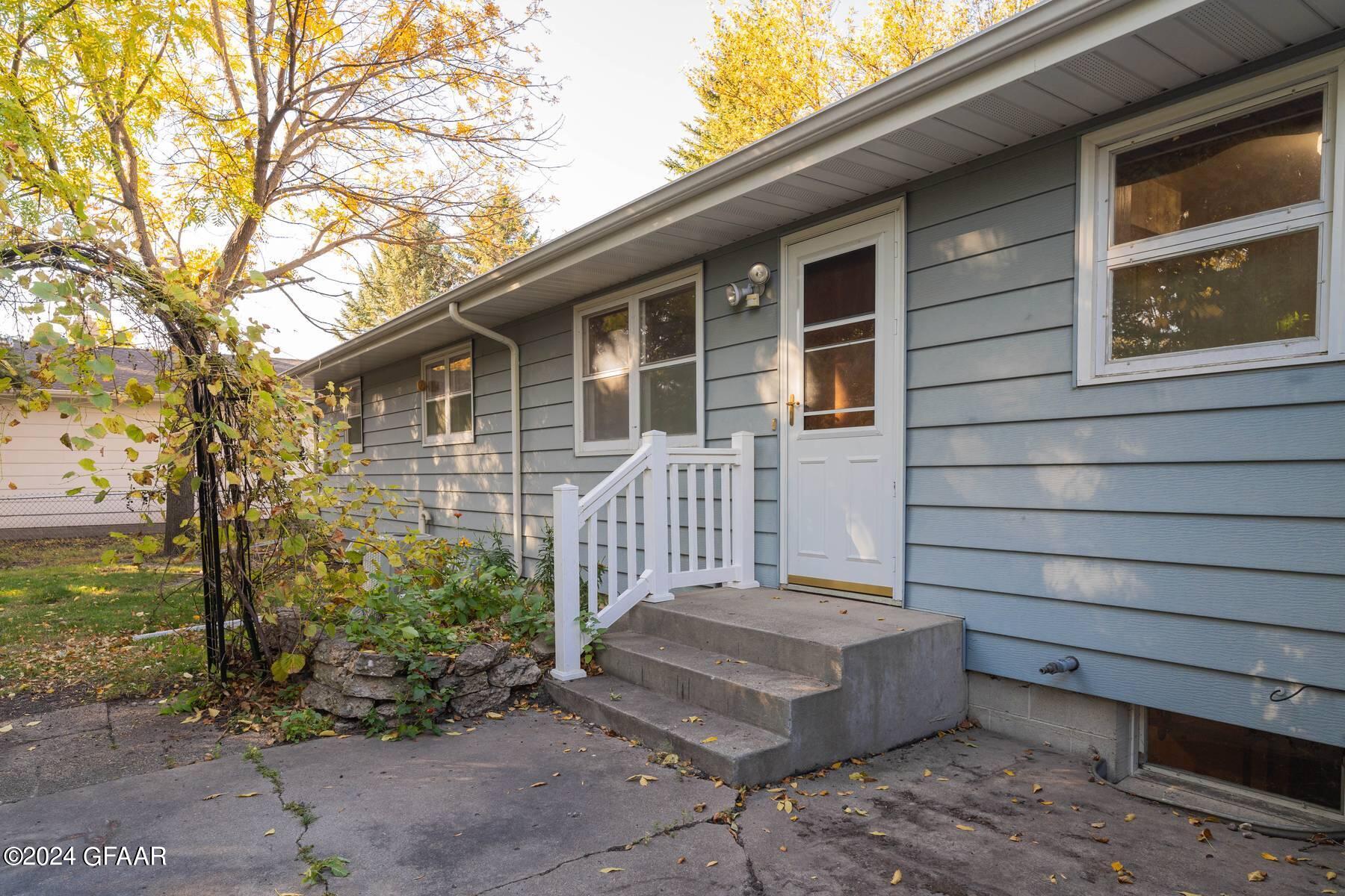 2803 WALNUT Street