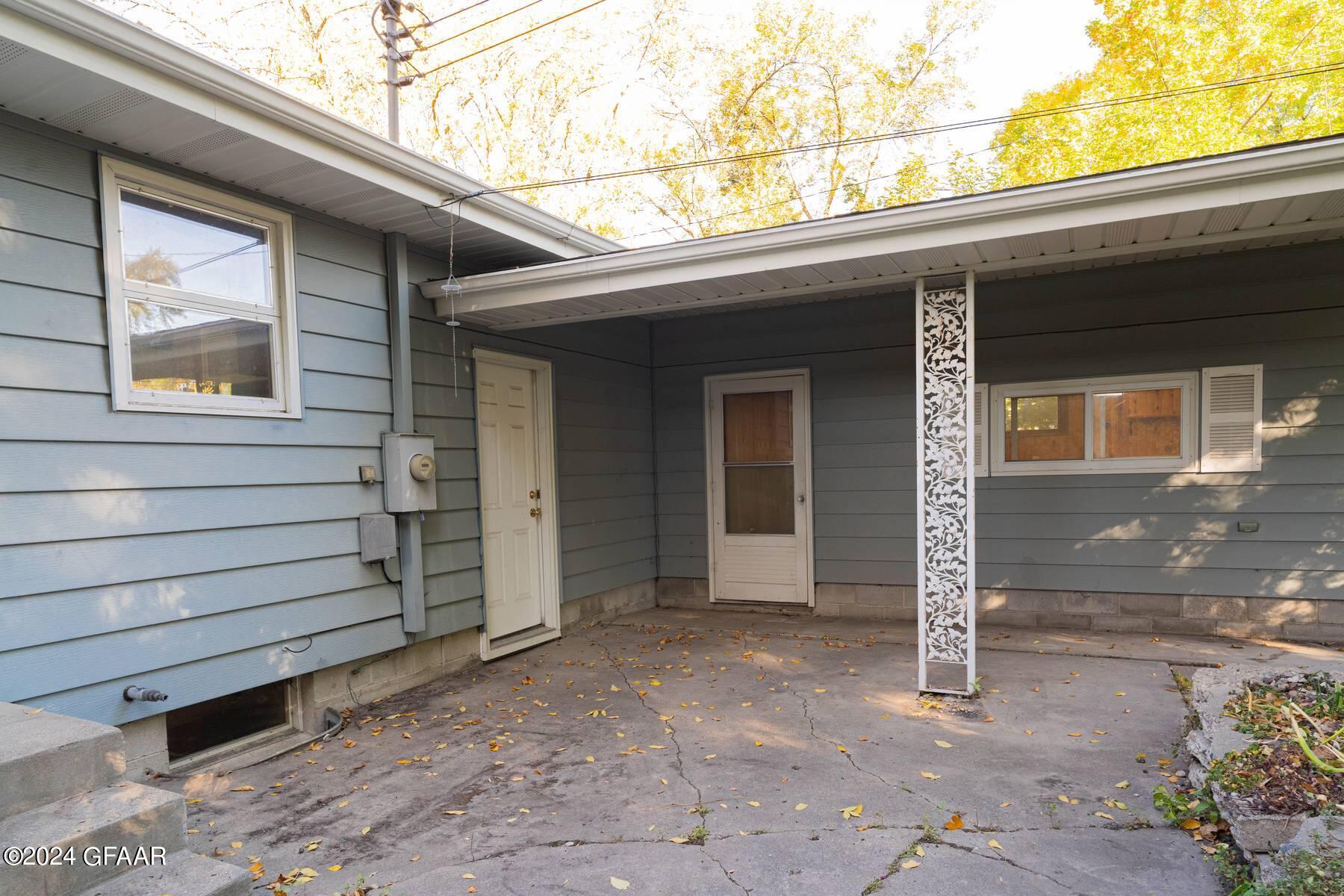 2803 WALNUT Street