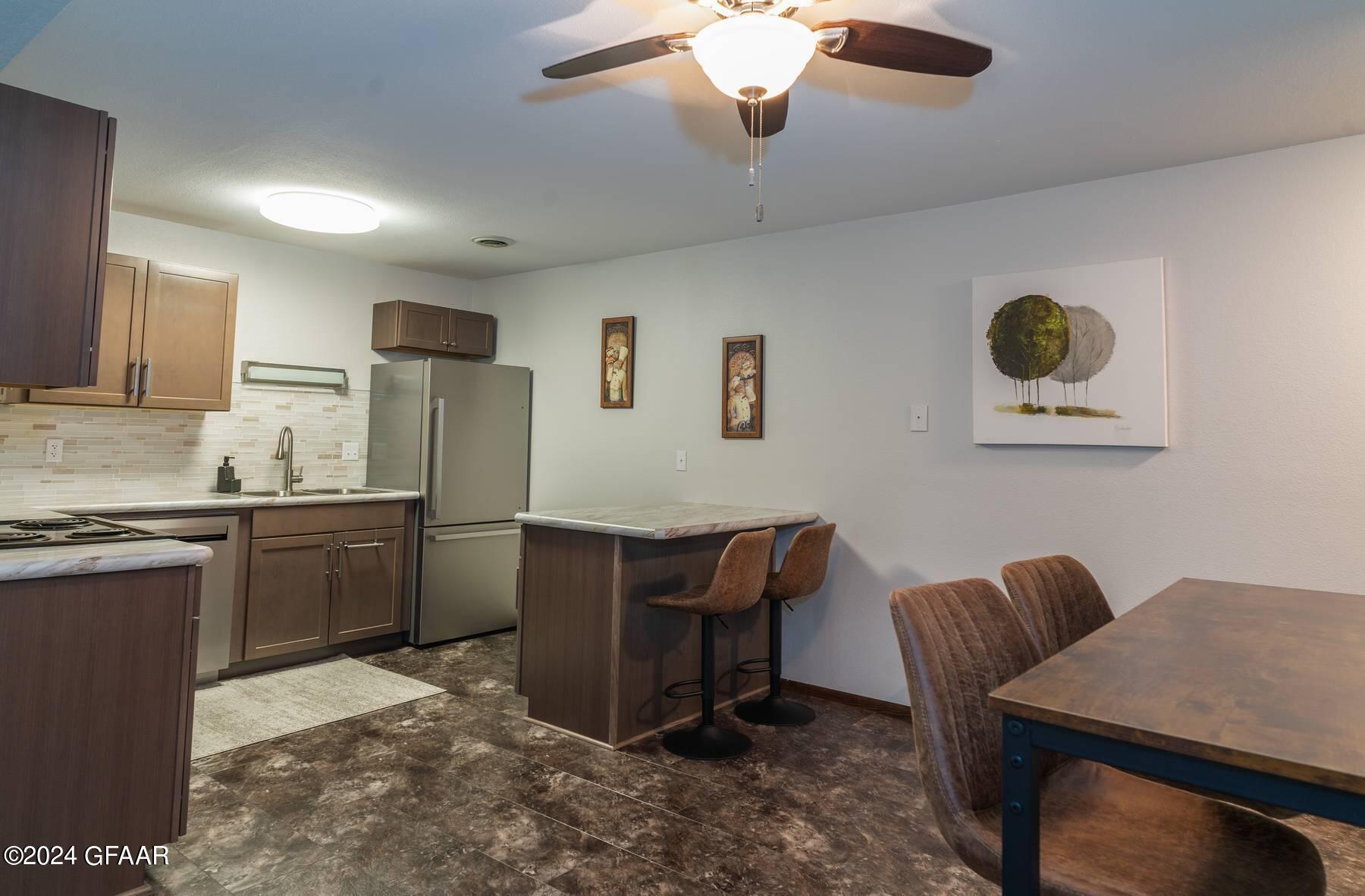 815 DUKE Drive, 428