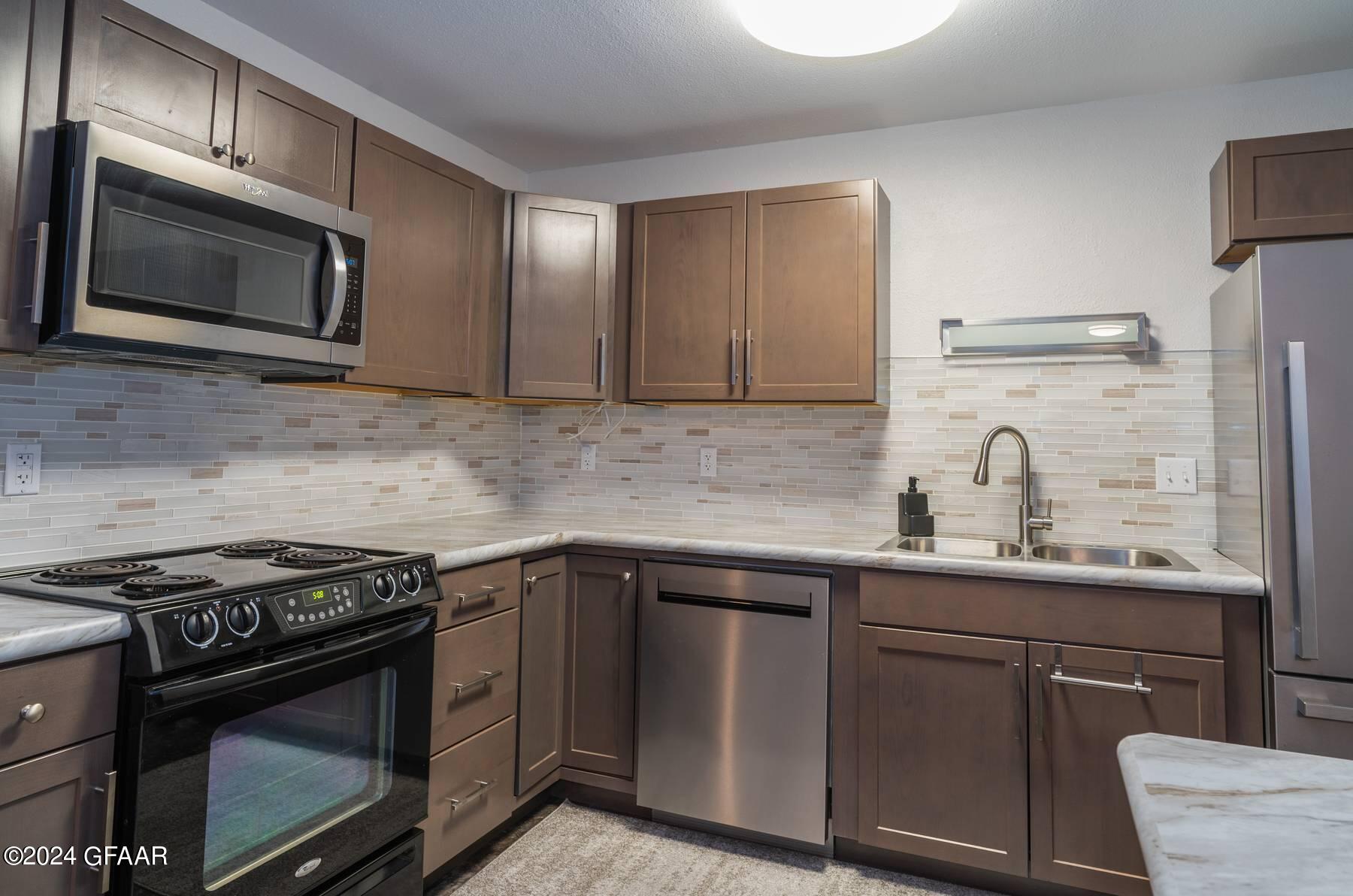 815 DUKE Drive, 428